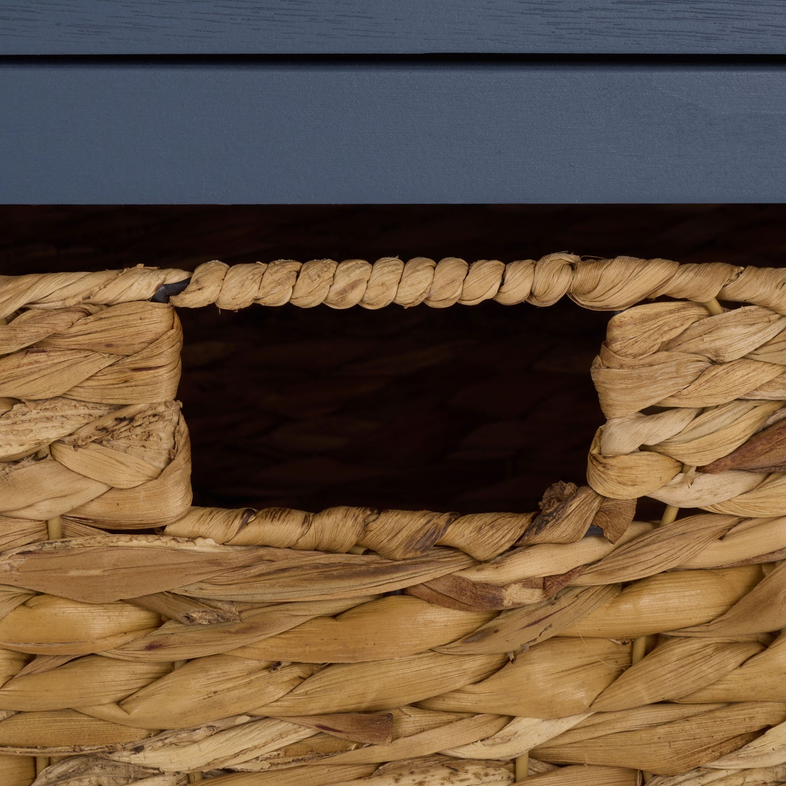 A cutout handhold makes the tightly woven natural basket easy to lift. || AMH5702K || handle_studio