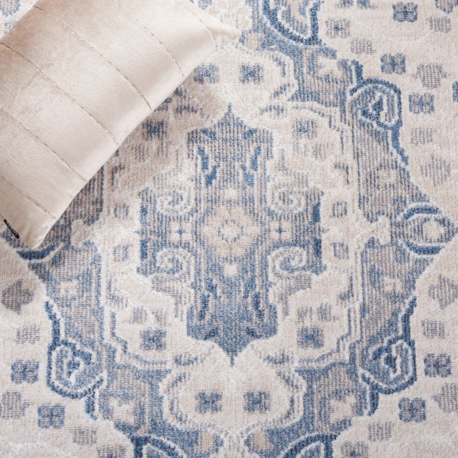 Center medallion in layered blue tones adds texture and timeless, vintage character || BLR208B-5 || detail_room