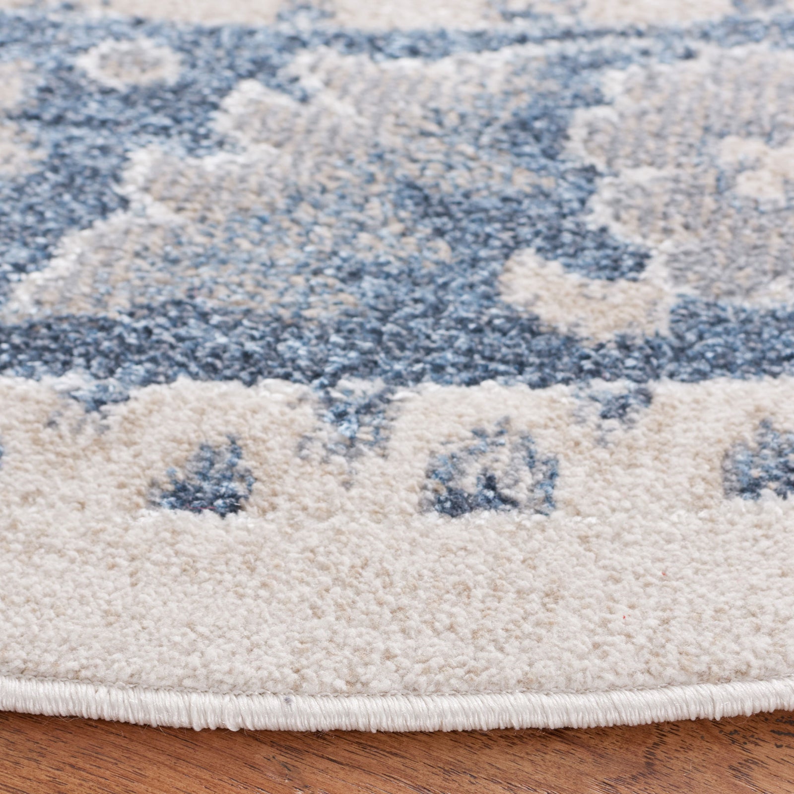 Plush, low-pile texture and crisp edging highlight the beige and gray-blue pattern. || BLR208B-7R || detail_room