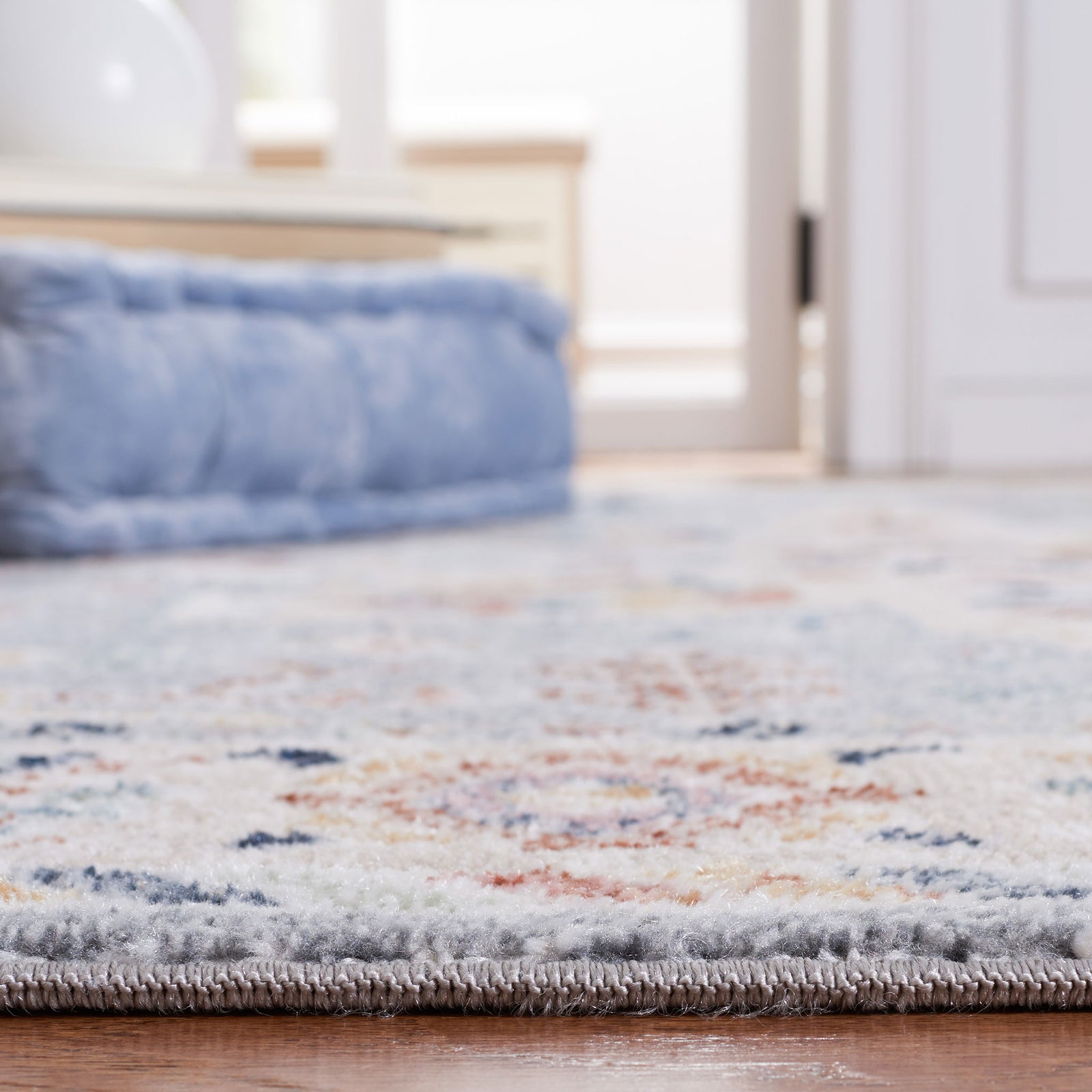 Low-profile 3/8-inch pile provides soft underfoot comfort || BLR212B-5 || detail_room