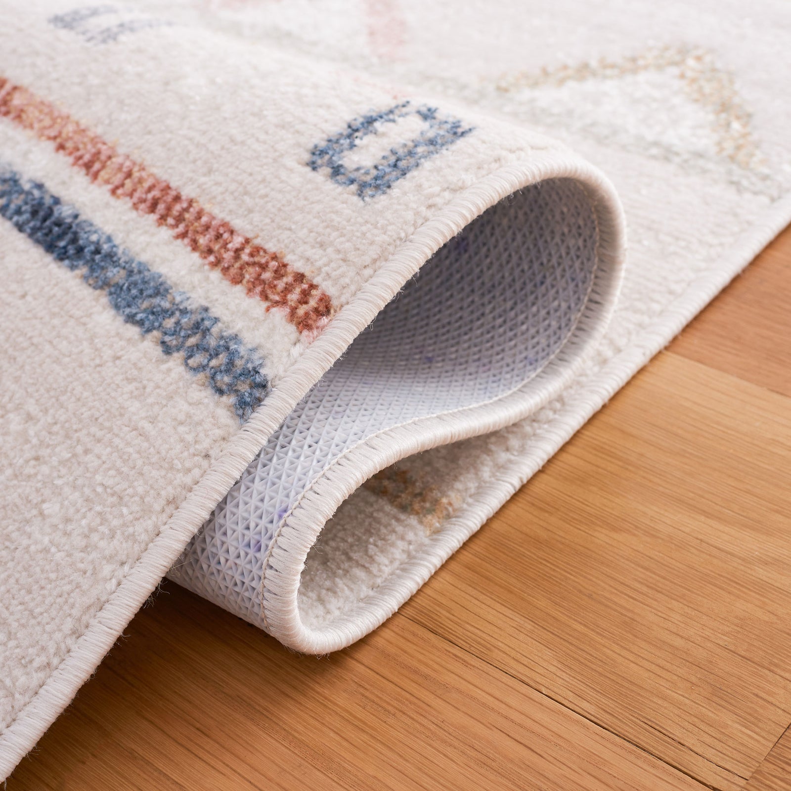 Rolled edge reveals the textured backing and neatly finished edges || BLR226B-5 || backing_room