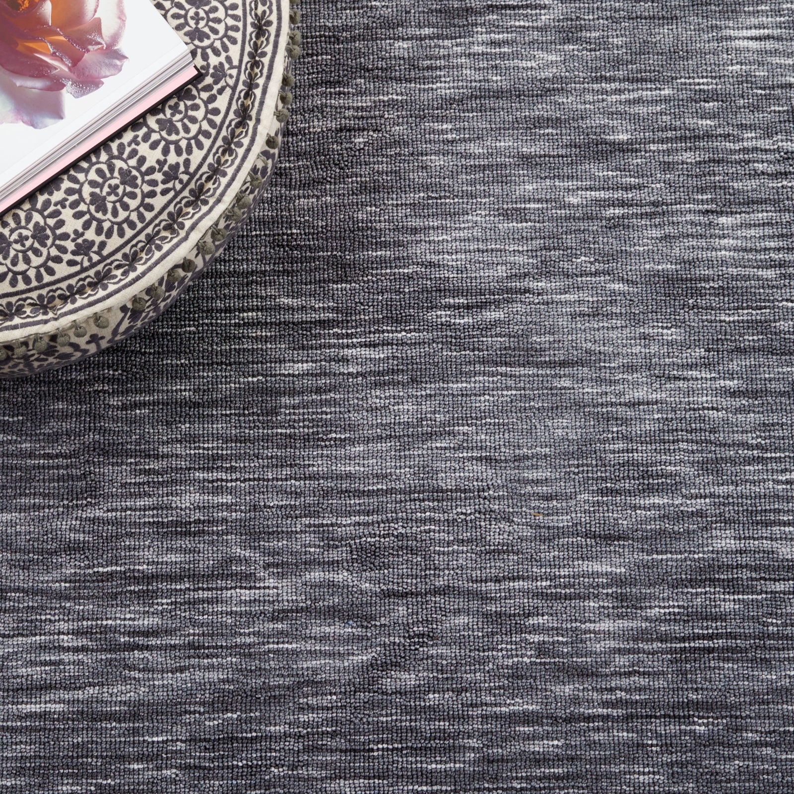 Marled gray field pairs with ivory accents to blend effortlessly with modern decor || ECR110F-5 || detail_room