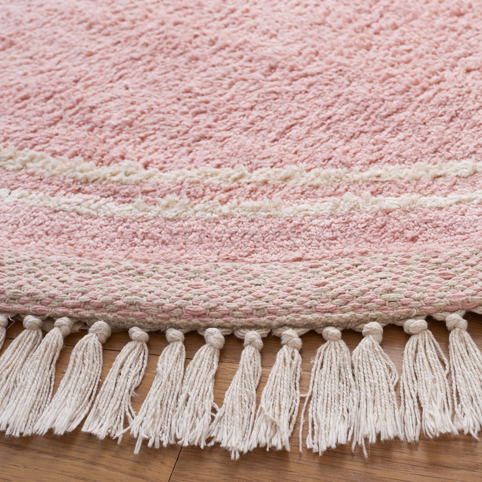 Plush pink pile with ivory border accents and tasseled fringe craftsmanship. || ECR211U-6R || detail_room
