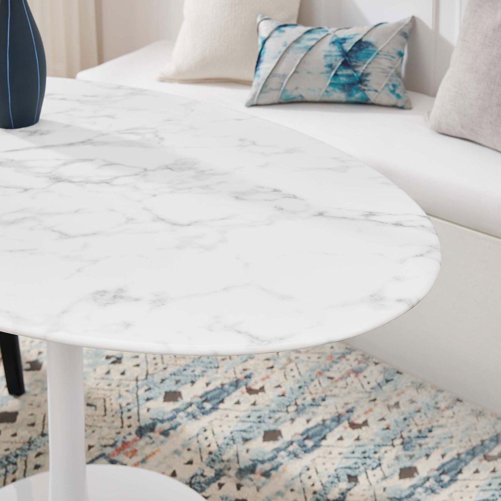 Marble look tabletop pairs with soft textiles and a patterned rug to create a relaxed dining corner || EEI-1134-WHI || detail_room