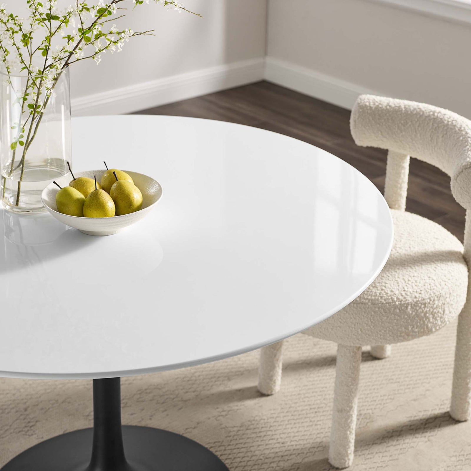 Elegant tabletop vignette with pears and flowers showcases the table as a warm gathering spot || EEI-3522-BLK-WHI || detail_room