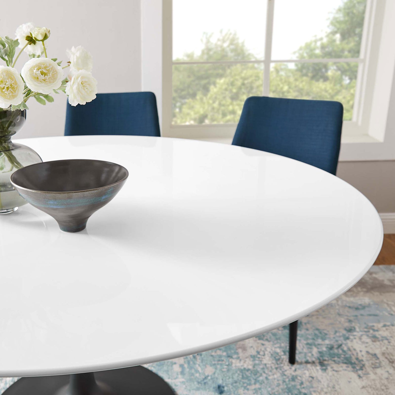 Bright white tabletop styled with flowers and bowl brings a fresh, open feel to the dining area || EEI-3524-BLK-WHI || detail_room