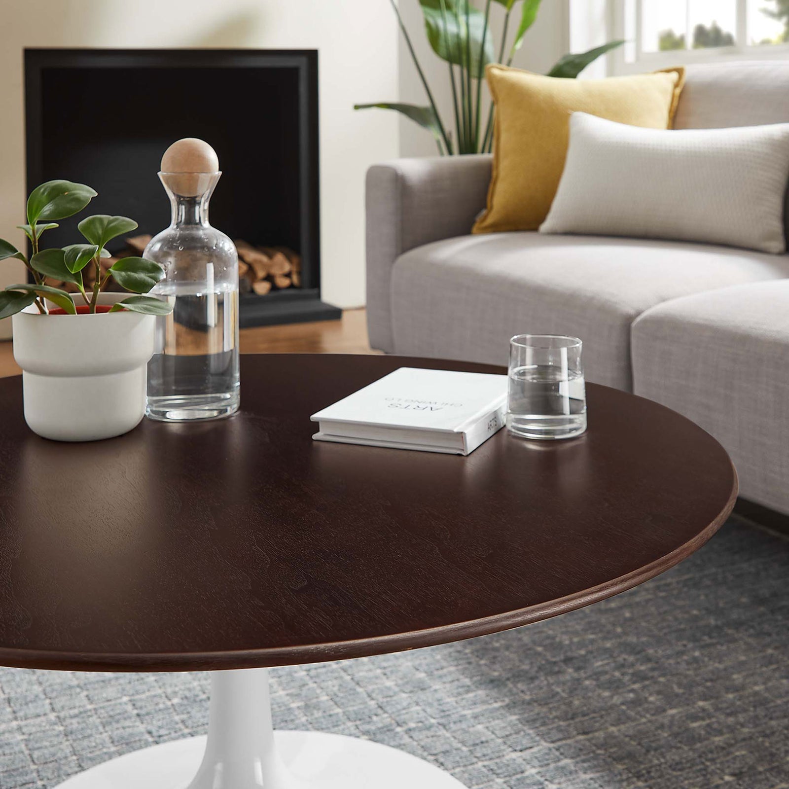 Polished wood surface adds warmth and texture, pairing beautifully with the white pedestal base || EEI-5187-WHI-CHE || detail_room