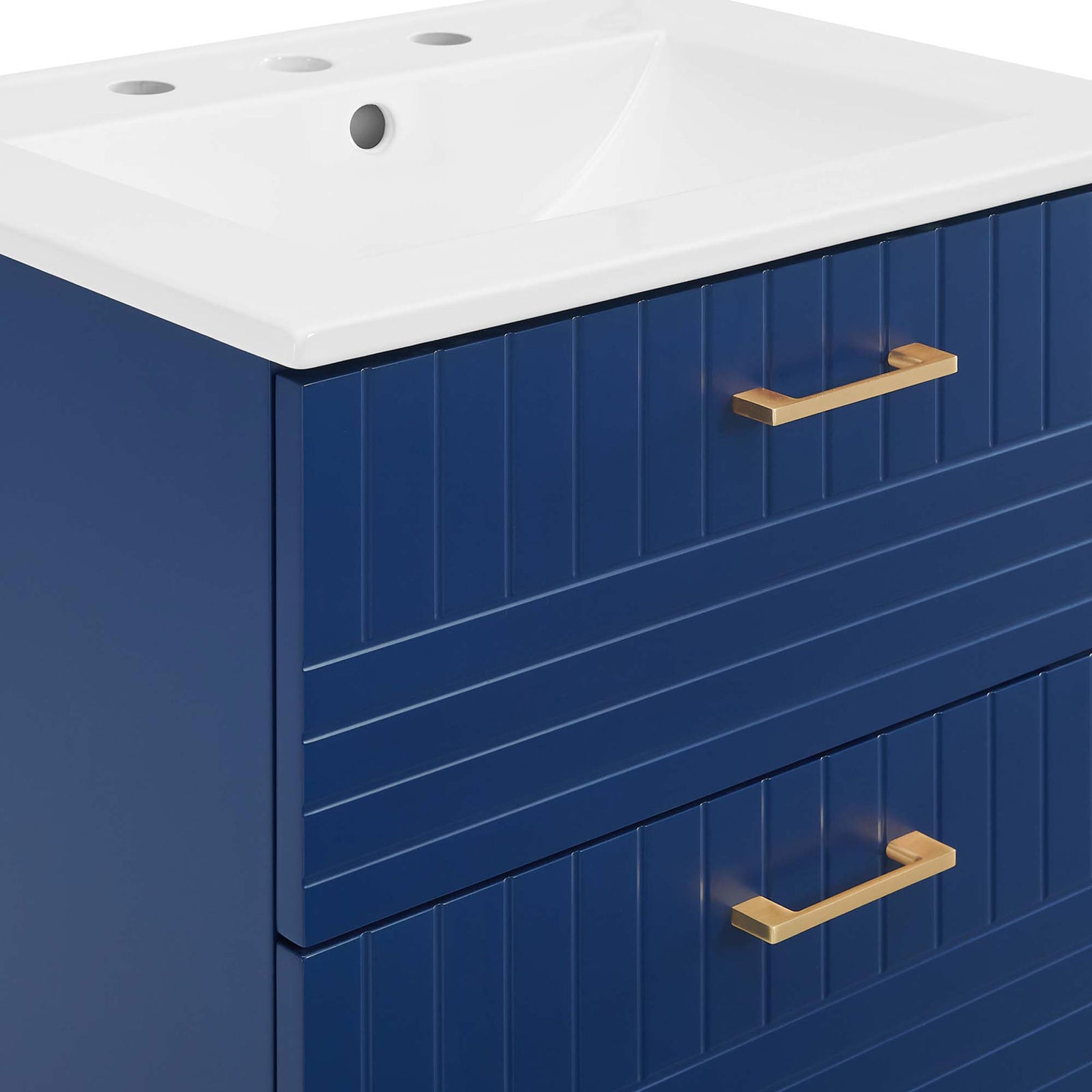 Textured drawer fronts paired with brushed gold bar pulls deliver chic contrast || EEI-5818-BLU-WHI || handle_studio