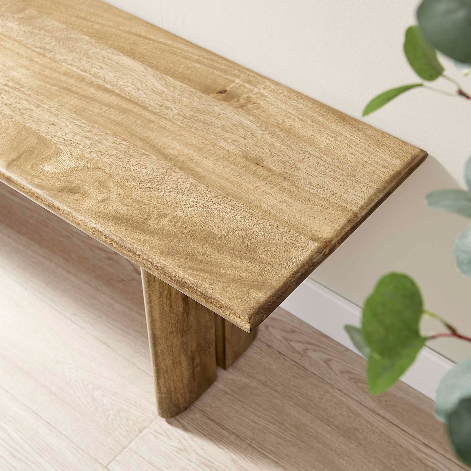 Rounded edge and subtle grain lend refined texture to modern spaces. || EEI-6344-OAK || detail_room