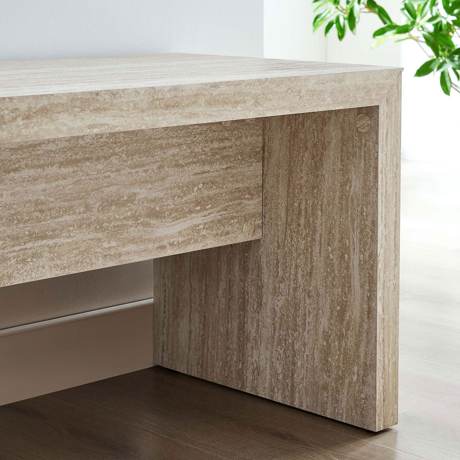 Textured travertine-look surface pairs with crisp lines for effortless contemporary style || EEI-6773-TRA || detail_room