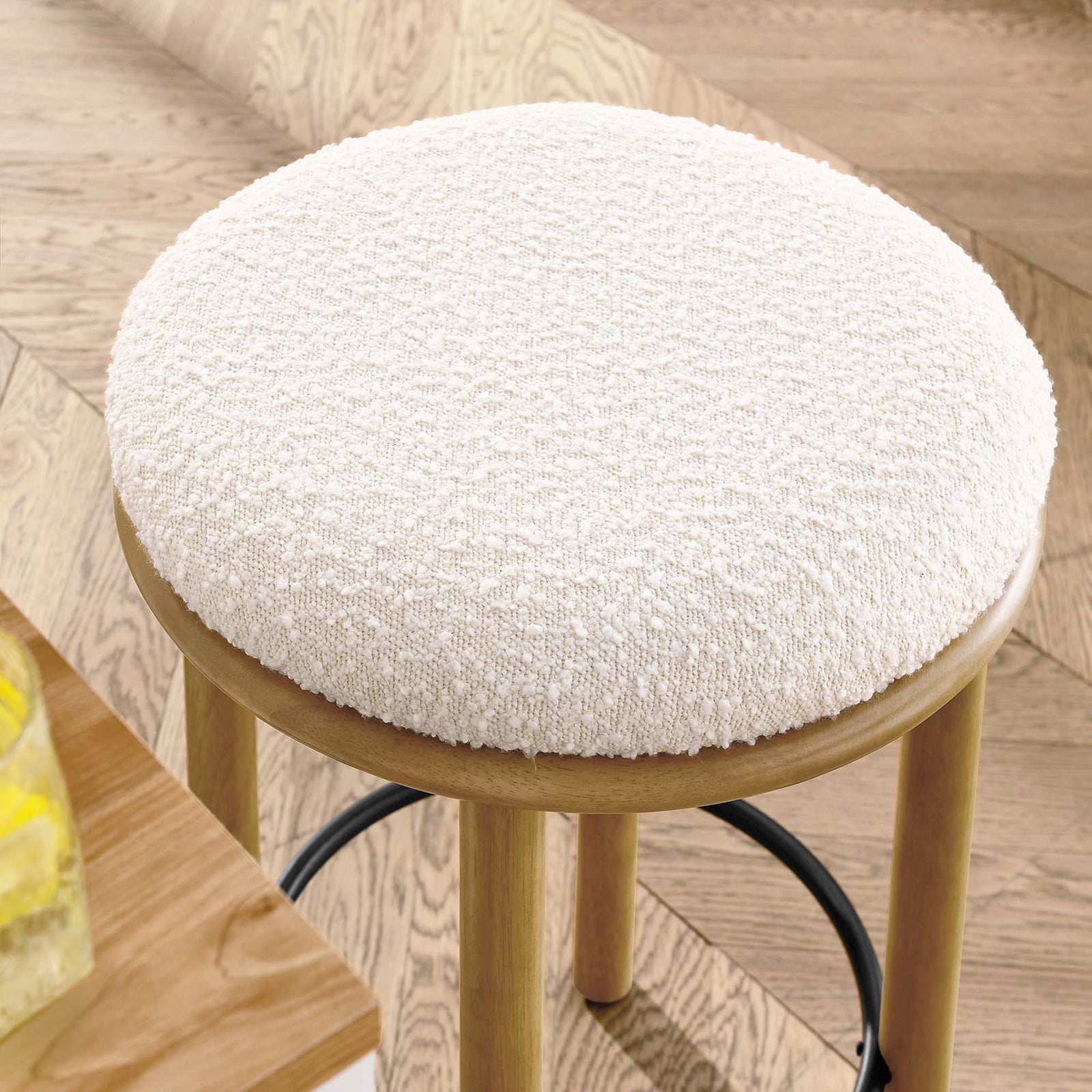 Textured ivory boucle seat delivers a plush, inviting feel and everyday comfort || EEI-6818-OAK-IVO || detail_room