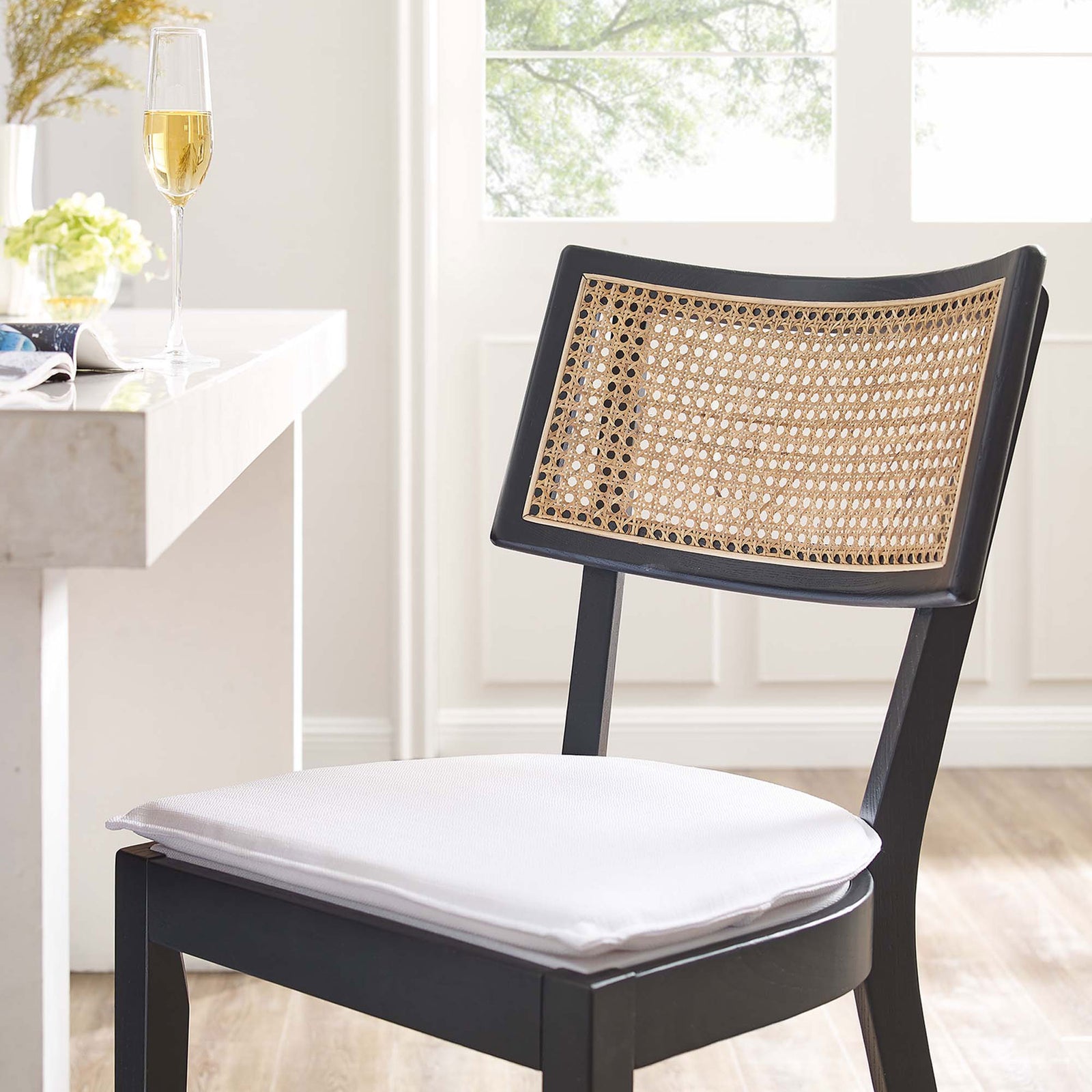 Inviting seat with breathable rattan texture and soft white cushion || EEI-6821-BLK-WHI || detail_room