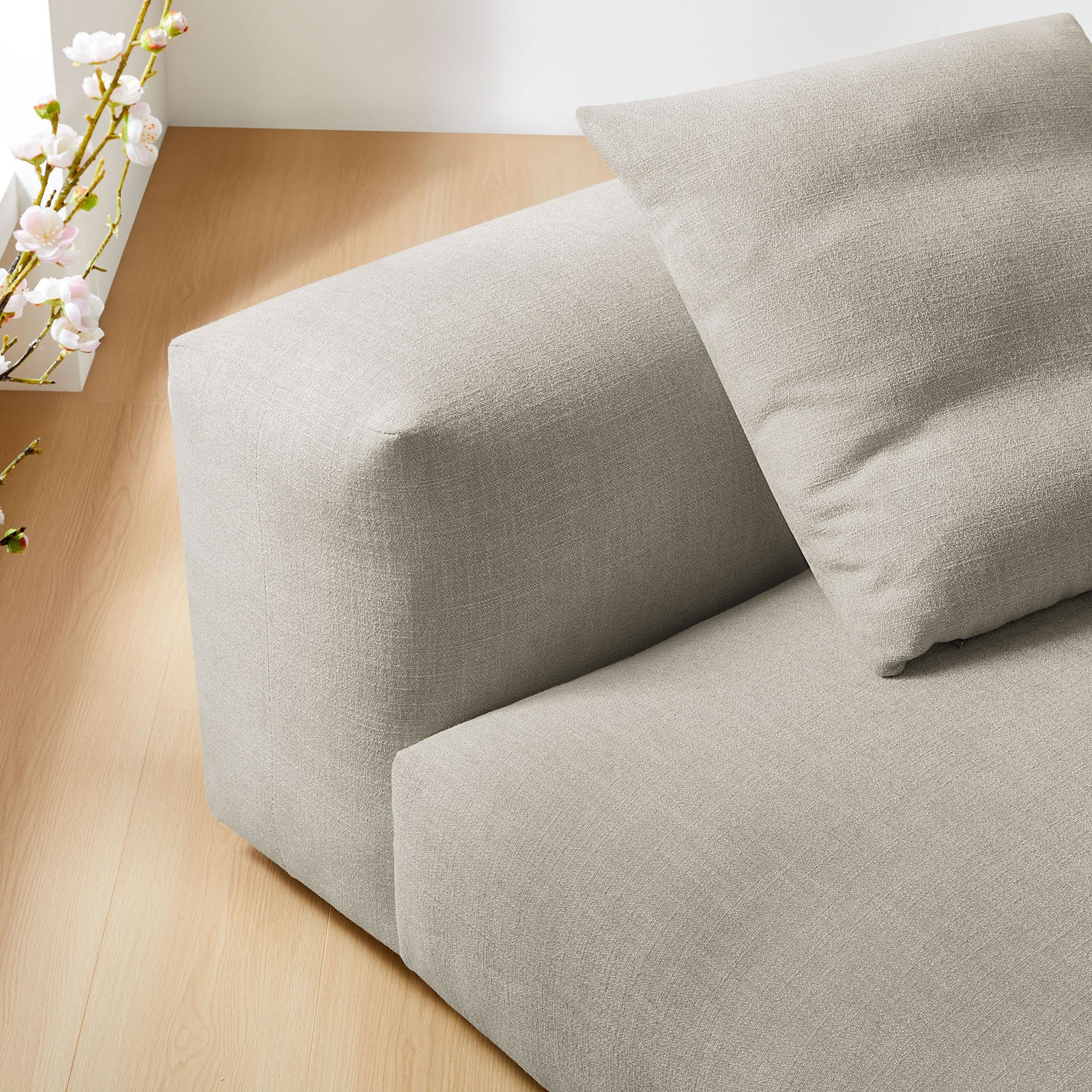 Soft linen upholstery and minimalist curves elevate modern living spaces with effortless style || EEI-6885-LIN || corner_room