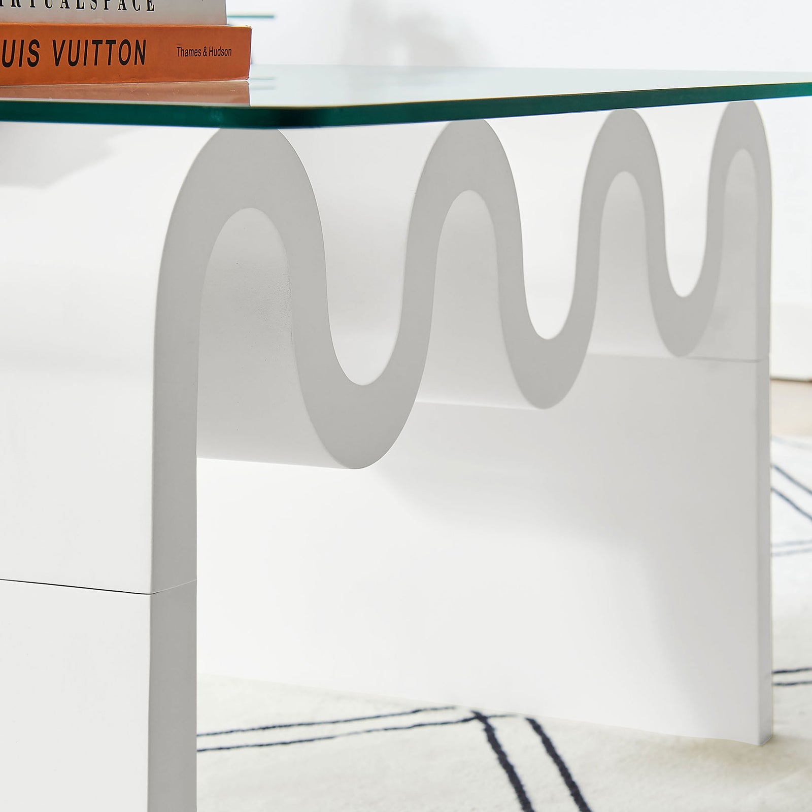 Glossy white wave profile adds texture and dimension beneath the clear glass for a standout accent. || EEI-6900-WHI || detail_room