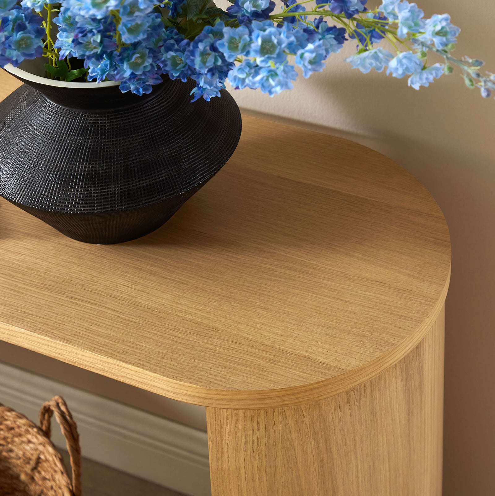 Smooth oak surface provides an elegant stage for decor, emphasizing refined grain and craftsmanship || EEI-6912-OAK || detail_room