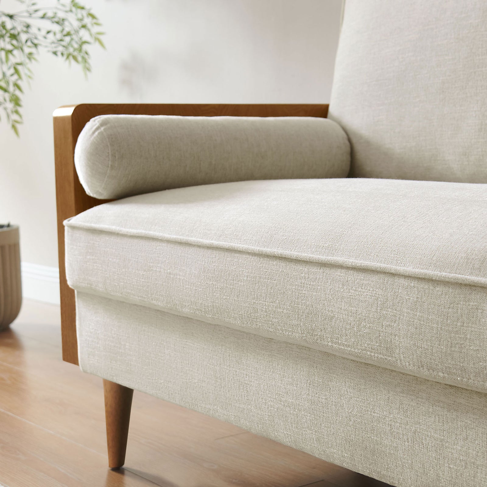 Heathered beige fabric seat and bolster framed by walnut veneer arm for a warm, inviting look || EEI-6962-WAL-HLB || detail_room