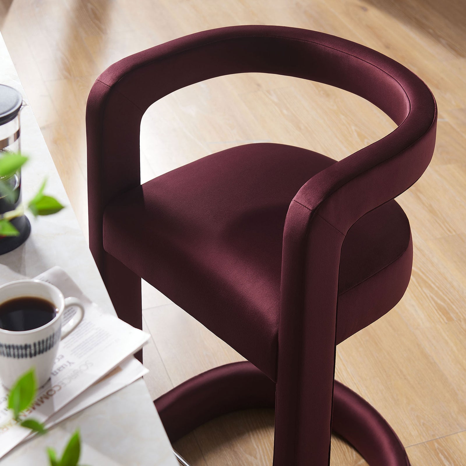 Soft, rounded arms and cushioned seat bring inviting comfort to everyday counter seating. || EEI-7107-MUL || detail_room