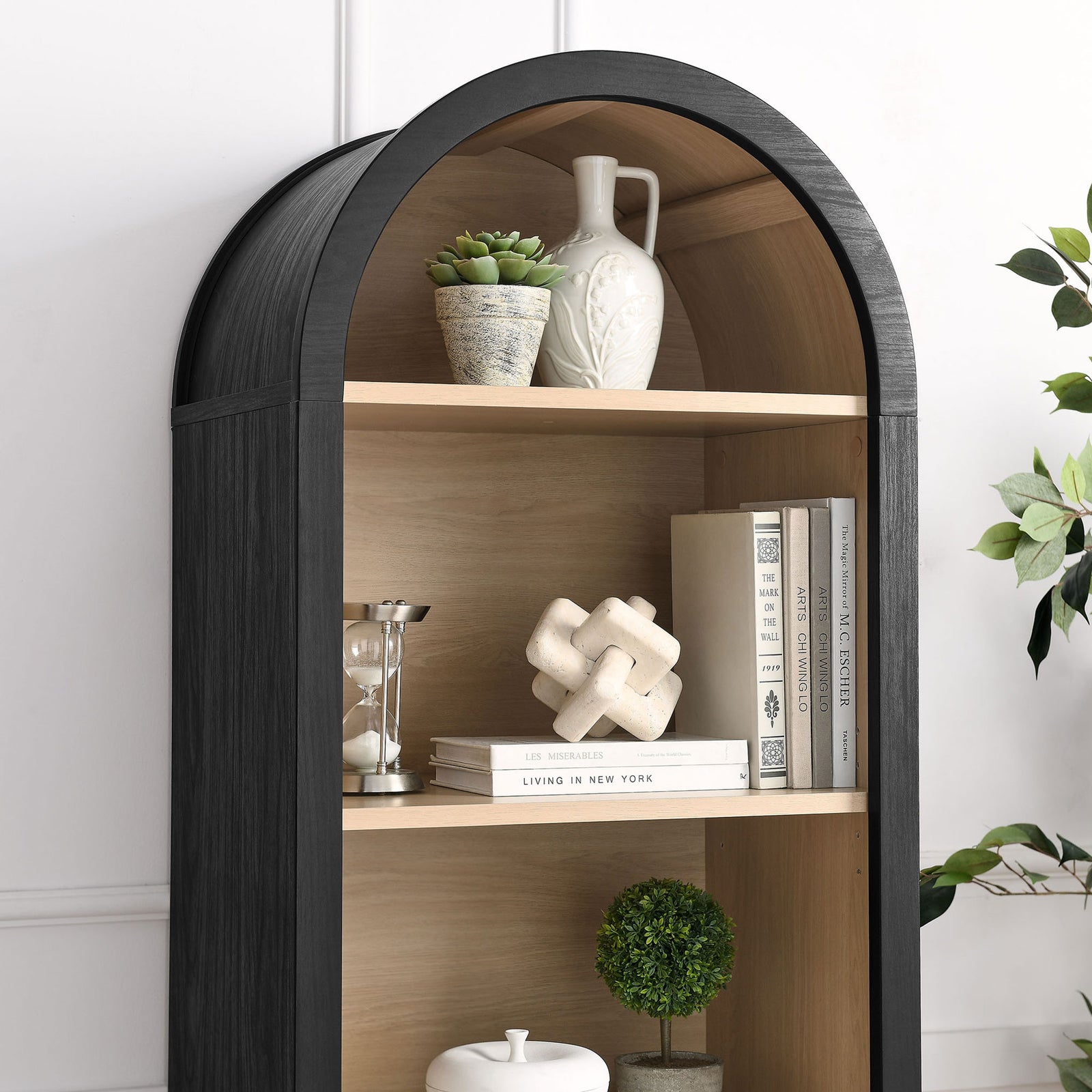 Styled shelves showcase the arched design and contrasting black frame with oak interior || EEI-7201-BLK-OAK || detail_room