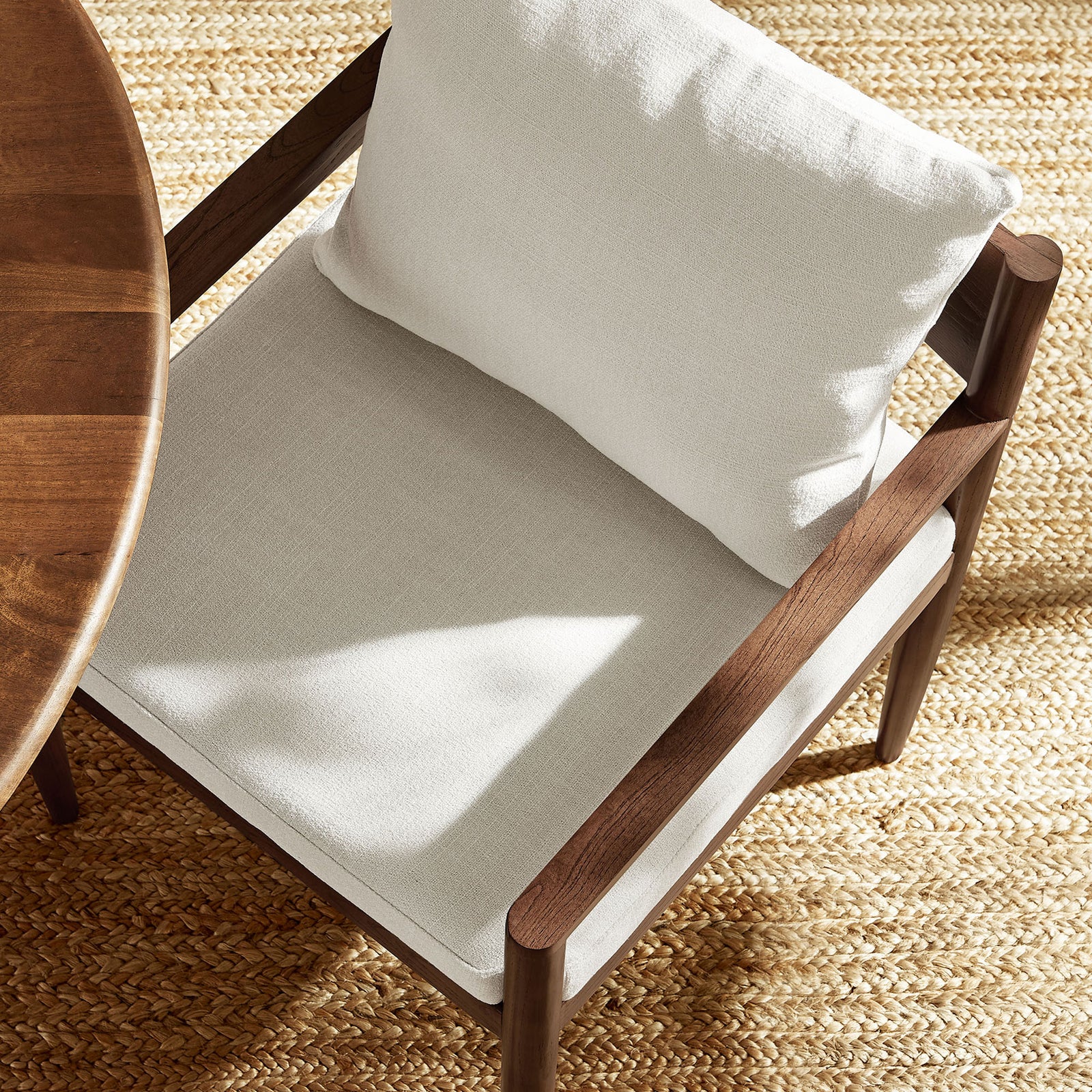 Soft salt cushion and back pillow create inviting comfort over a natural woven rug || EEI-7243-SAL || detail_room