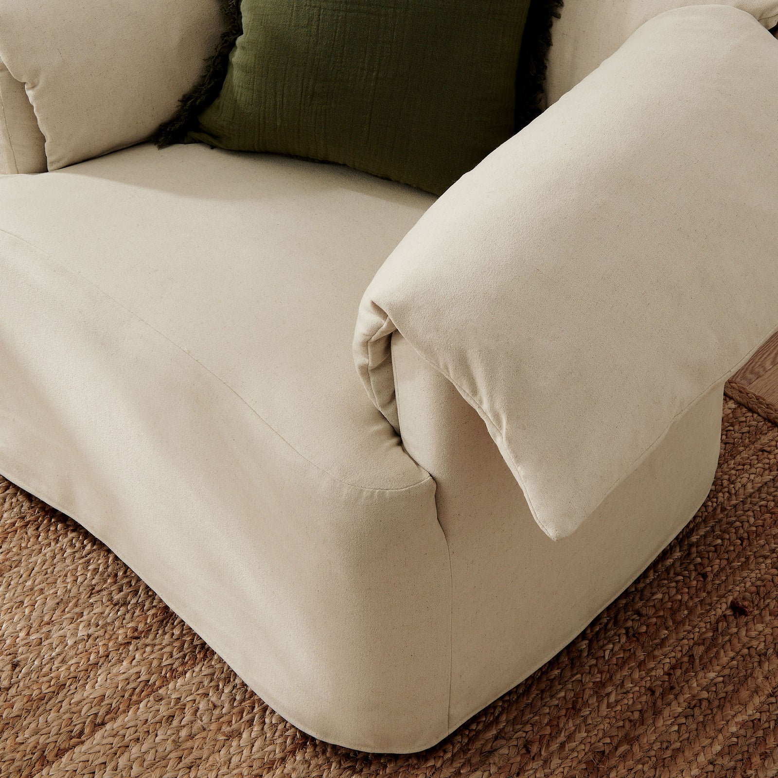 Textured linen-blend upholstery and cushioned arm detail pair with a deep seat for everyday comfort || EEI-7259-LIN || detail_room