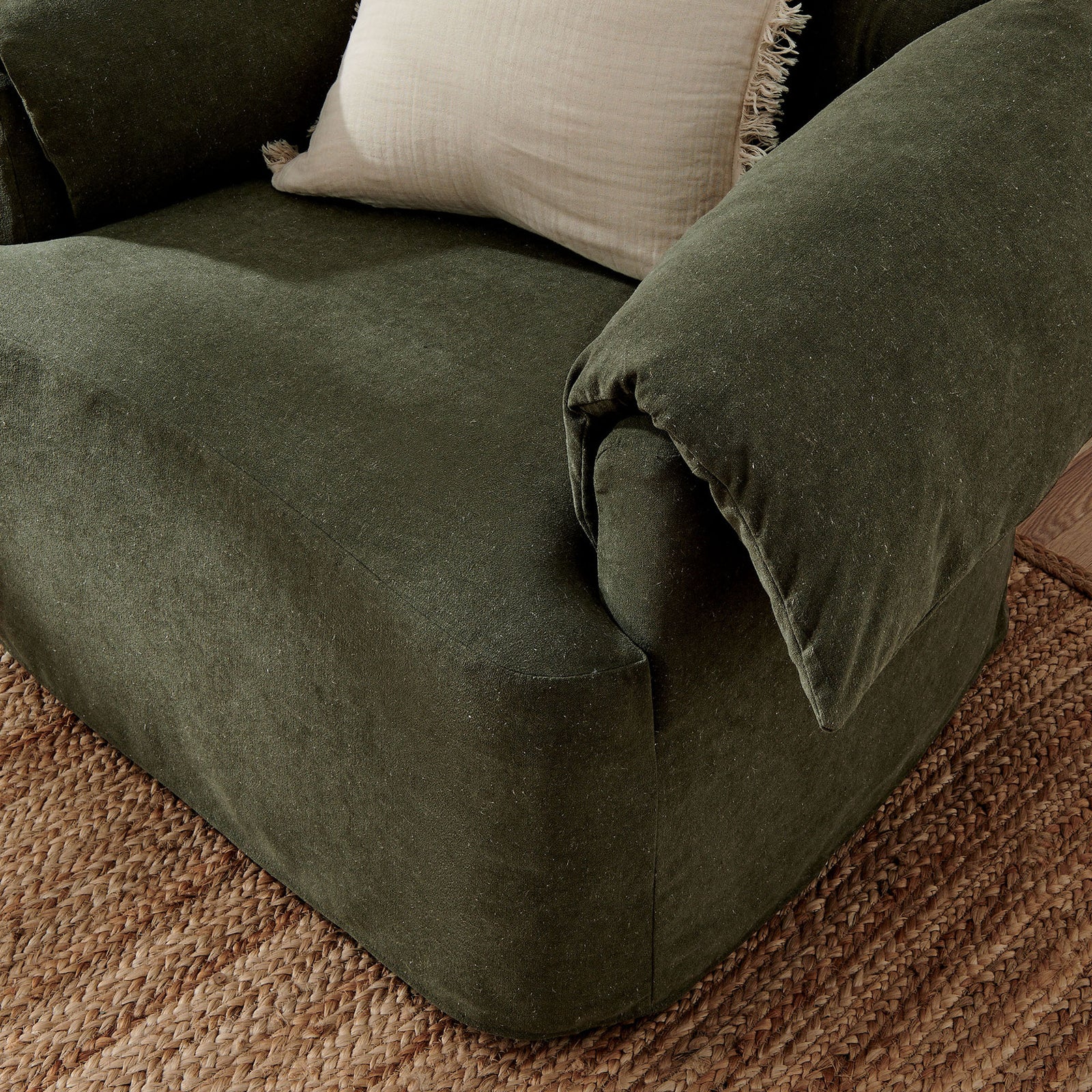 Deep seat and plush arm highlight the soft, textured linen-blend upholstery || EEI-7259-SGE || detail_room