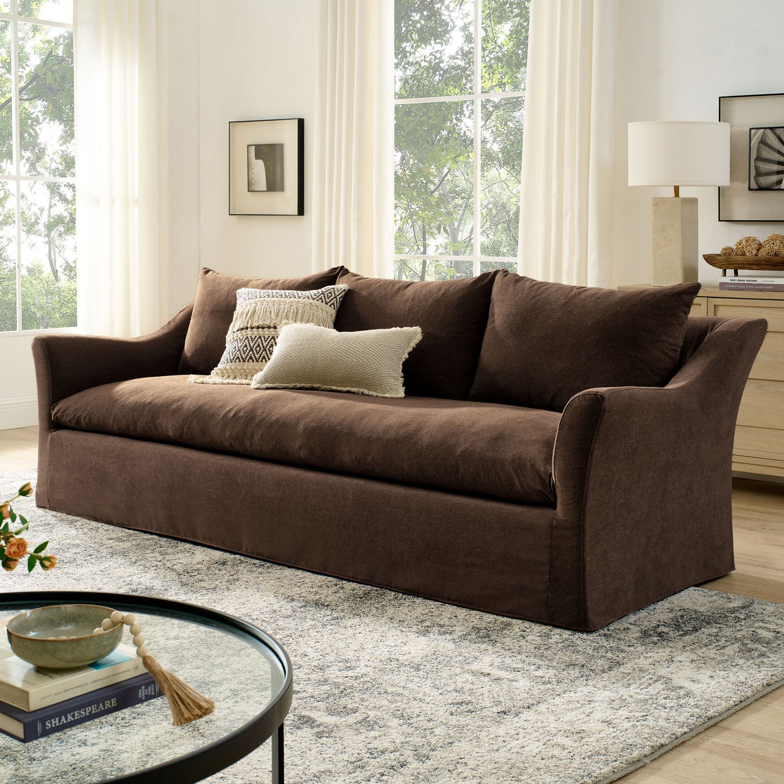 Cocoa Somerset slipcovered sofa anchored in a bright living room with rug, art, and modern decor accents || EEI-7310-COA || front_angle_room