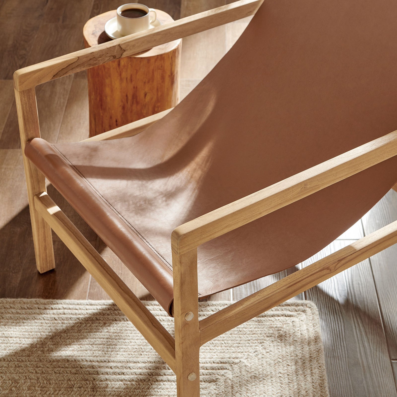 Natural teak grain and supple leather create a cozy, organic nook || EEI-7324-CSN || detail_room