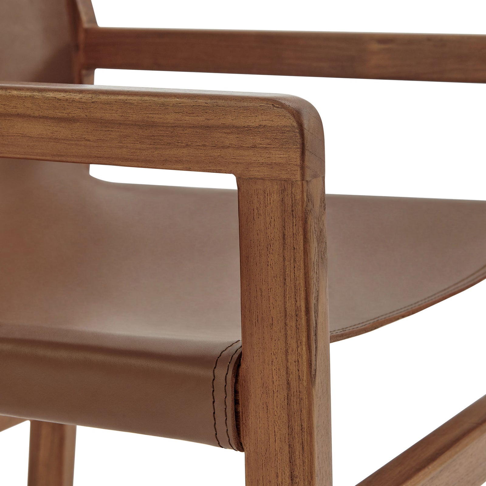 Leather seat and teak arm junction showing smooth finish and tailored stitching. || EEI-7325-NUT || detail_studio