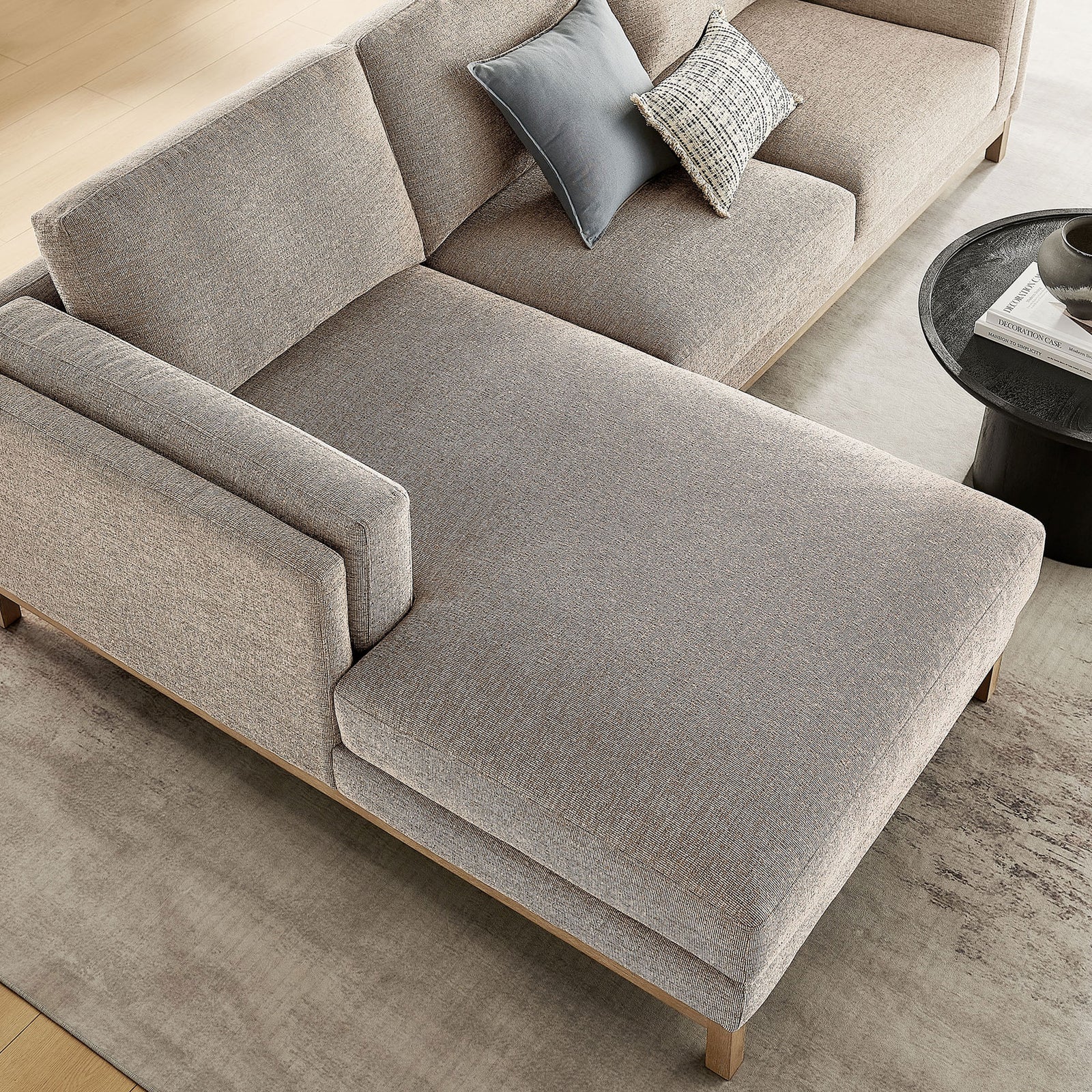 Chaise end of the Roscoe sectional showcasing melange chenille texture and inviting lounge space. || EEI-7374-PEW || detail_room