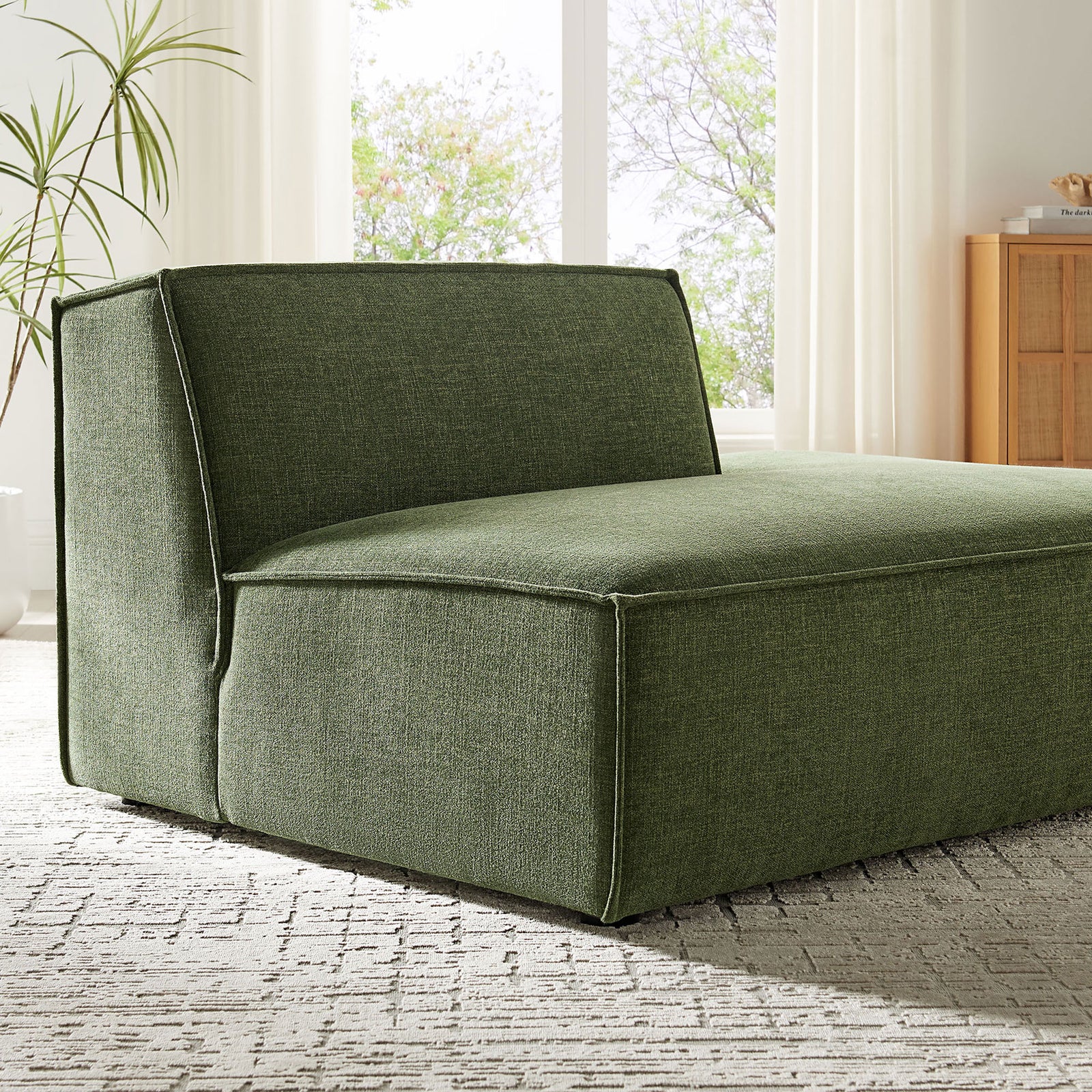 Right-facing chaise in foliage green brings a relaxed, contemporary feel to your living area || EEI-7388-FOL || detail_room