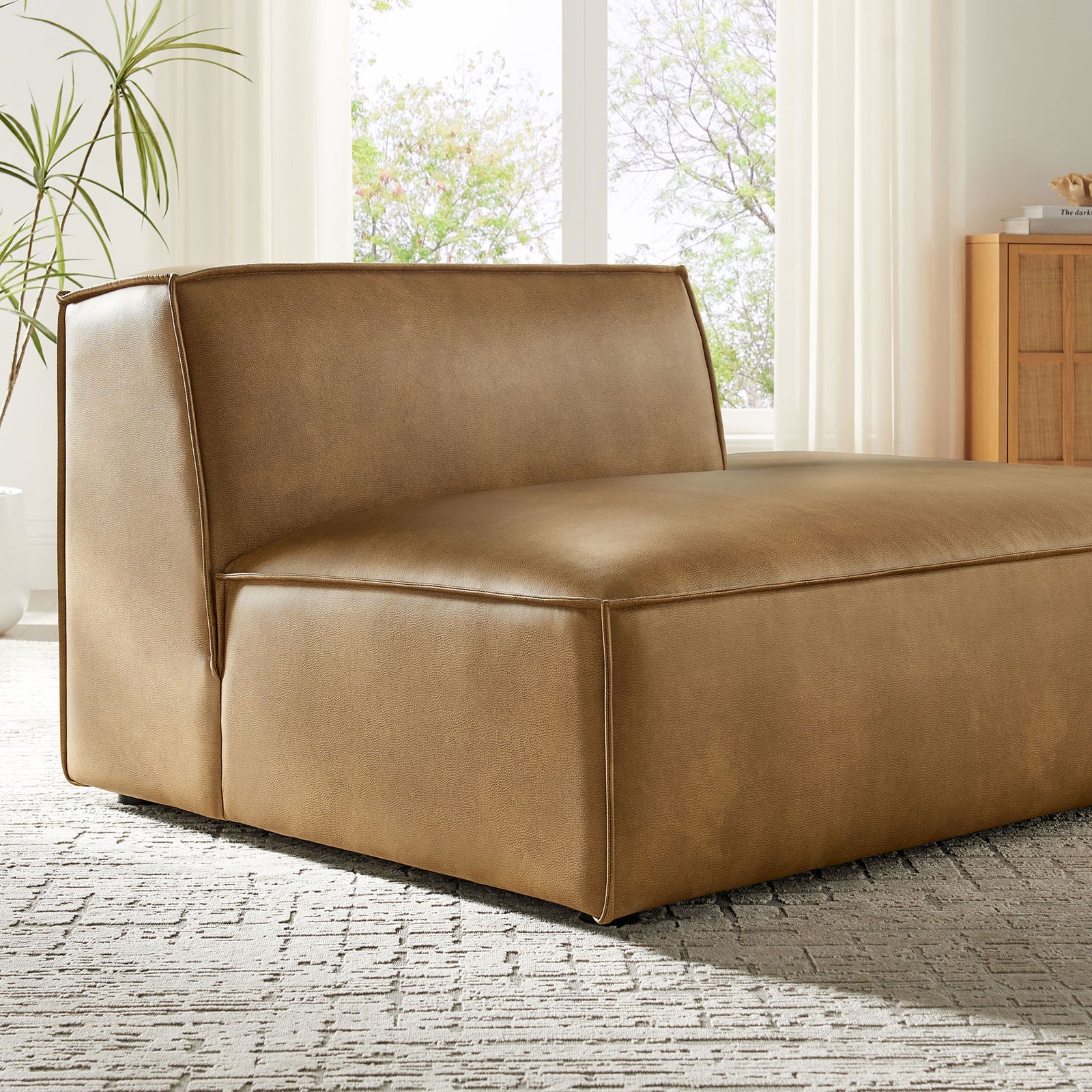 Vegan leather texture and crisp piping enrich the right-facing chaise's inviting look || EEI-7389-TST || detail_room