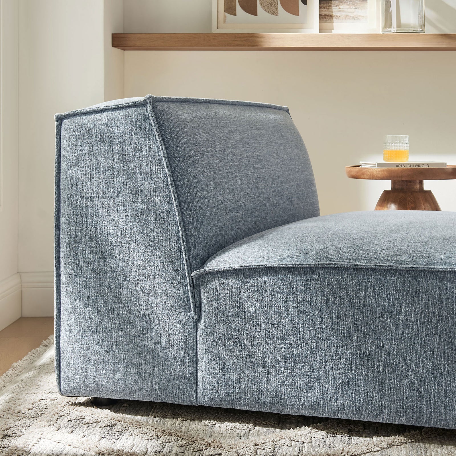 Stain-resistant fabric and structured piping add inviting comfort to the living room. || EEI-7395-SKY || detail_room