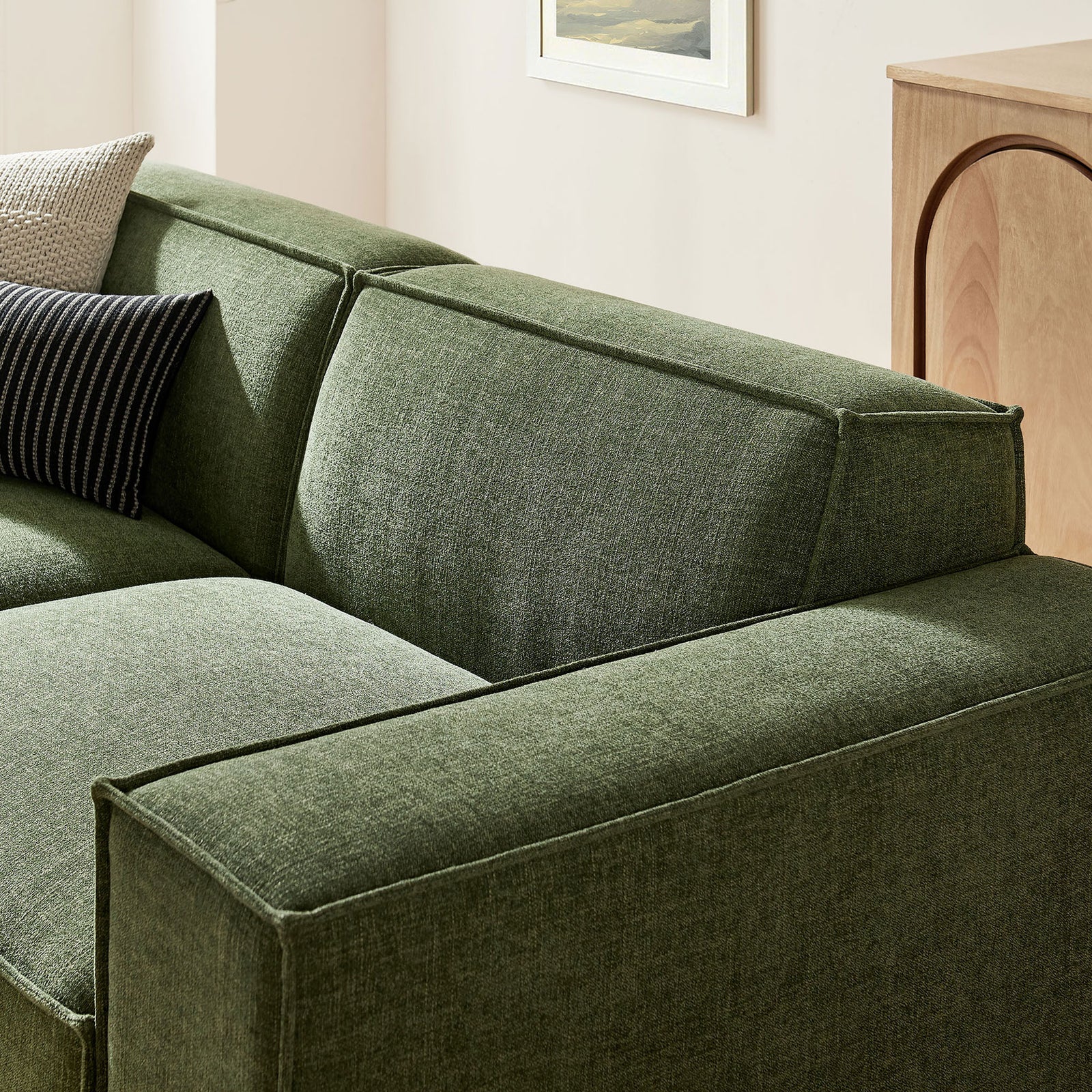 Green performance fabric upholstery highlighting French piping and generously padded back cushions || EEI-7405-FOL || detail_room