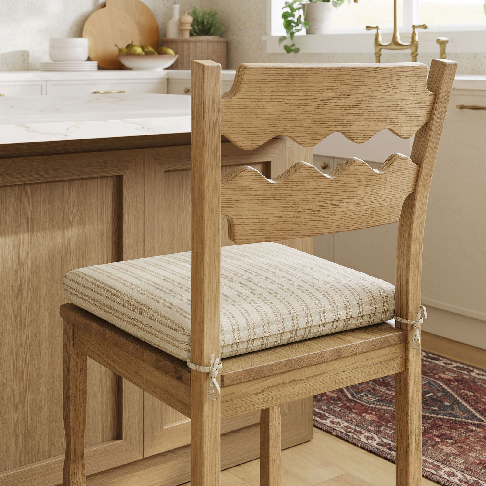 Tie-on cushion bows and sculpted wavy slats bring crafted charm to the kitchen. || EEI-7518-WOA-OAS || detail_room