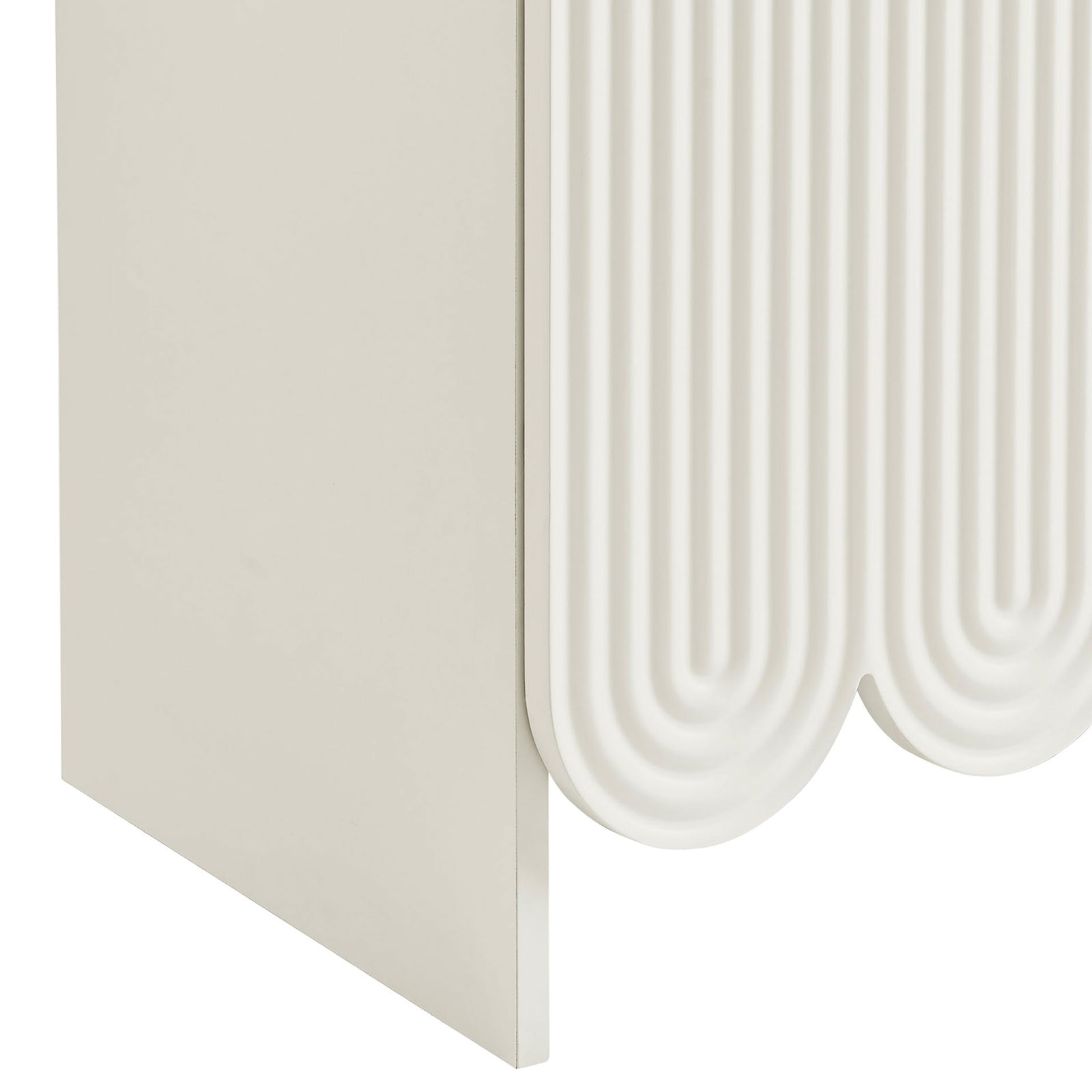 Fluted scalloped door edge and solid base in crisp white finish || EEI-7570-WHI || detail_studio