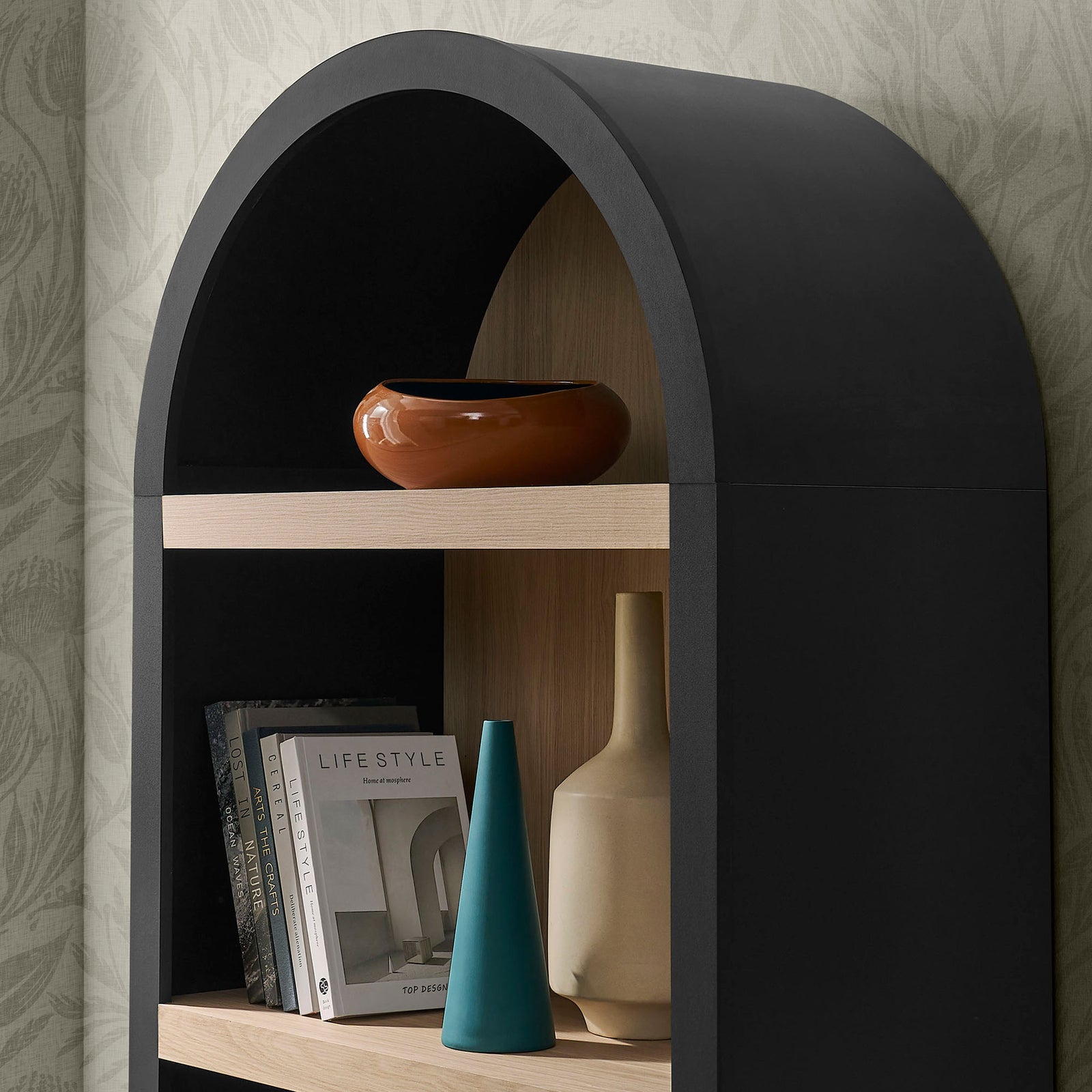 Arched top and oak-look shelving elevate decor with minimalist, gallery-inspired style. || EEI-7584-BLK-OAK || detail_room