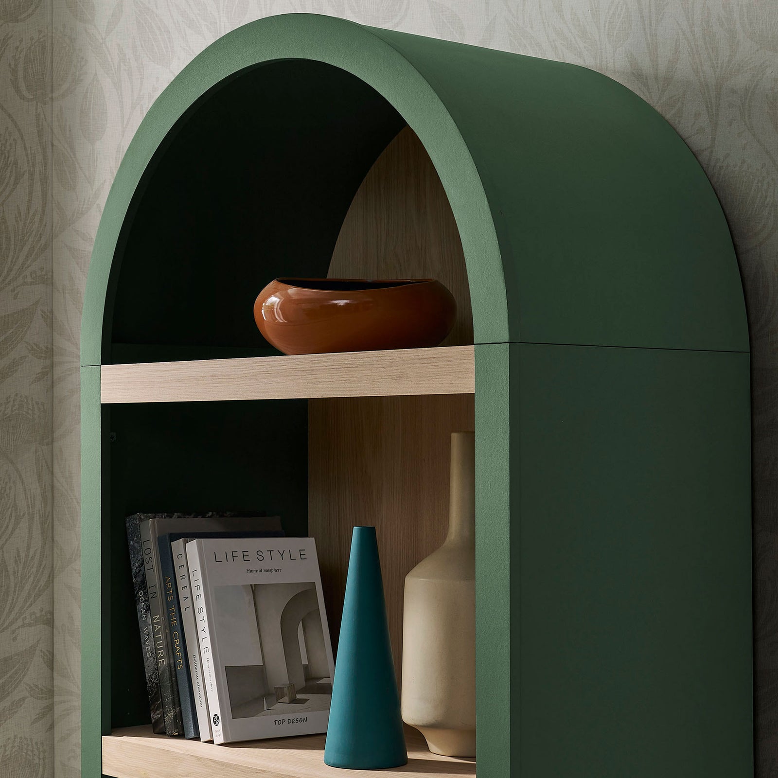 Graceful rounded arch and contrasting oak-look interior elevate modern decor || EEI-7584-GRN-OAK || detail_room