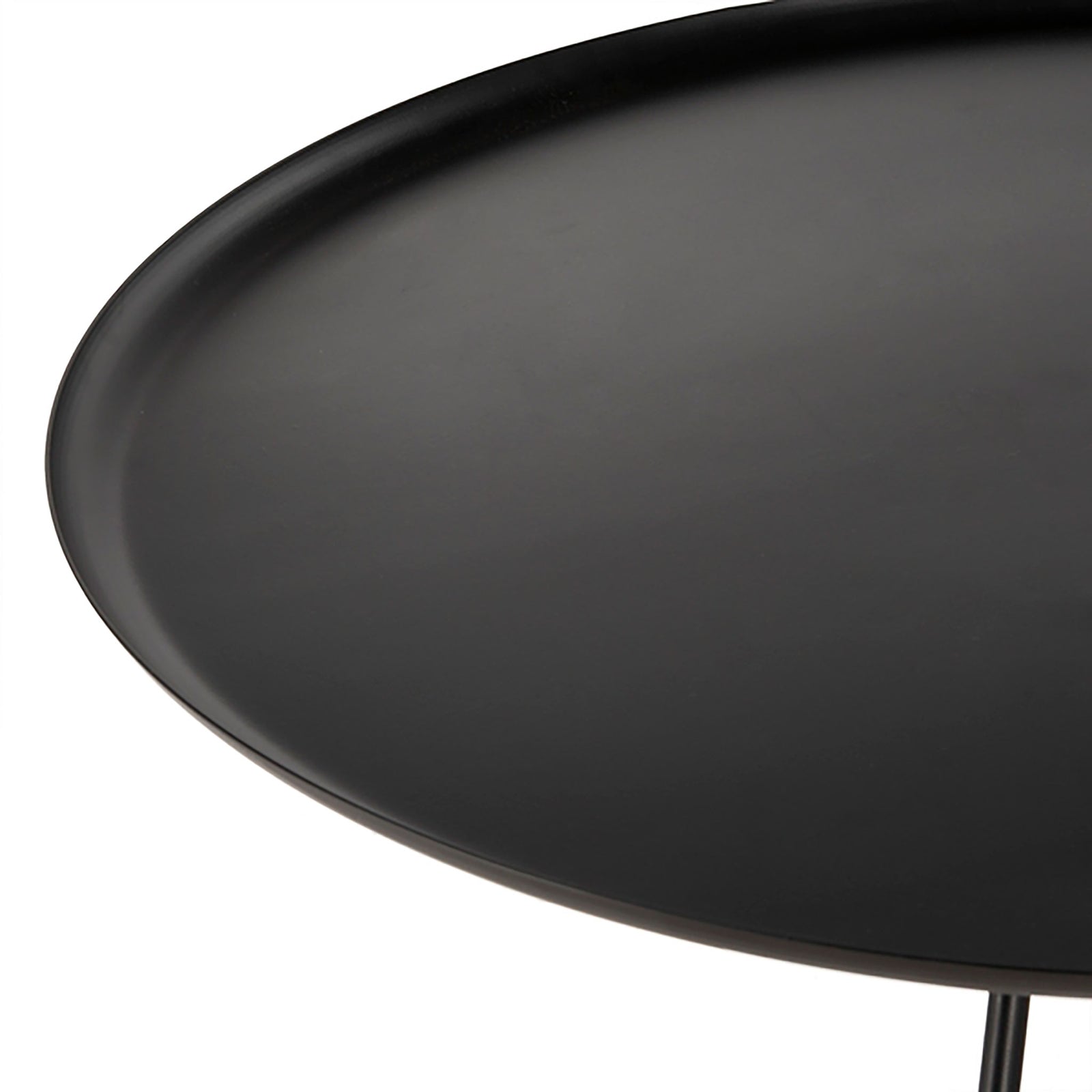 Spacious circular tabletop with a subtly recessed surface and curved edges to keep essentials in place. || FOX4525A || detail_studio