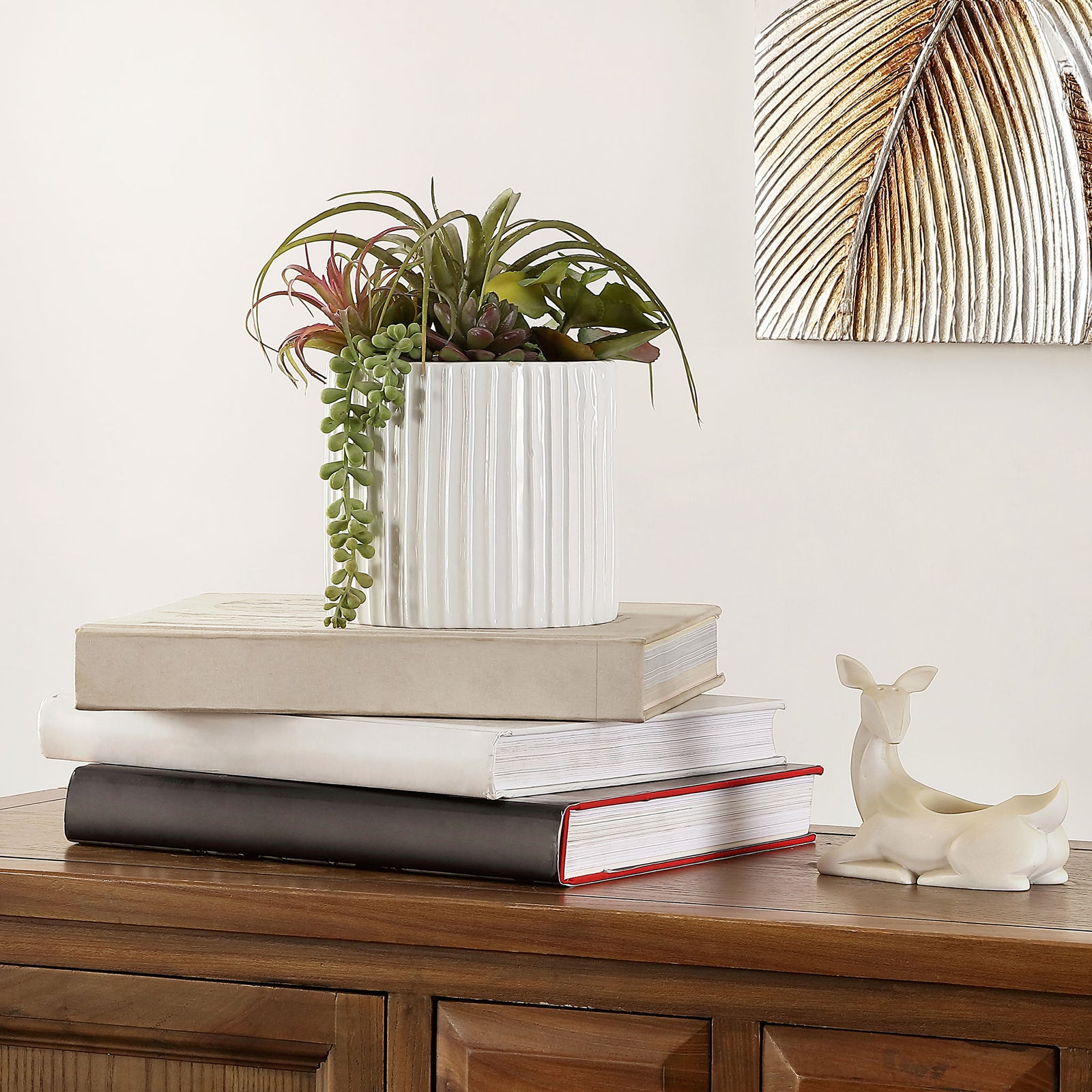 Trailing and spiky succulents bring varied greens to a tabletop. || FXP1011A || front_room