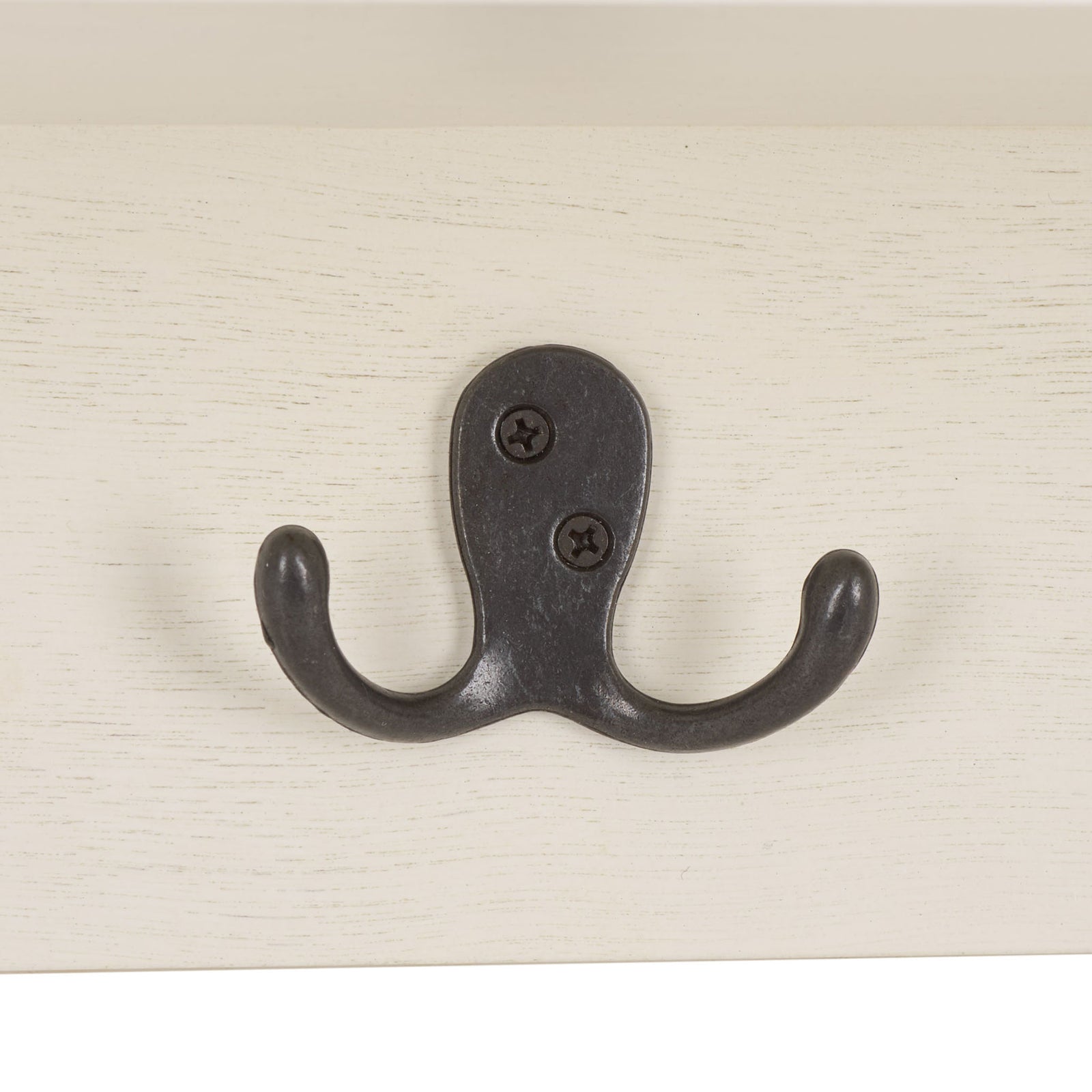 A dark metal double hook brings contrast and convenient hanging space to the ivory rack || HAC5700H || detail_studio