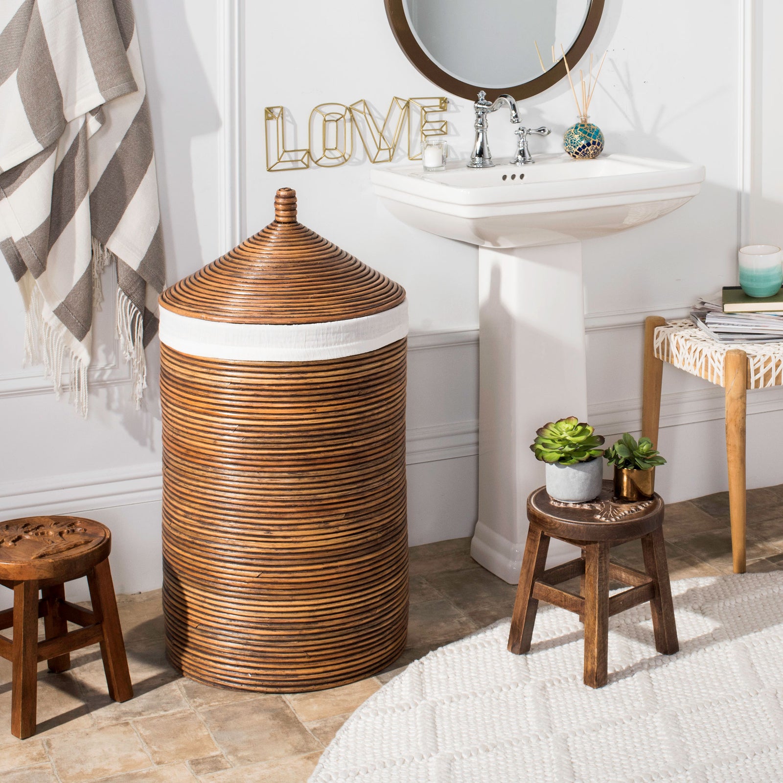 Lidded honey-brown rattan hamper lends warm woven texture to a bright bathroom || HAC6501C || front_room