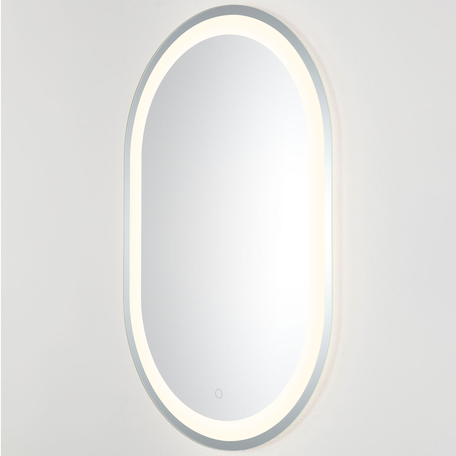 Gentle ivory-white light surrounds the reflective glass and its streamlined silver edge || LMR1002A || front_angle_on_studio