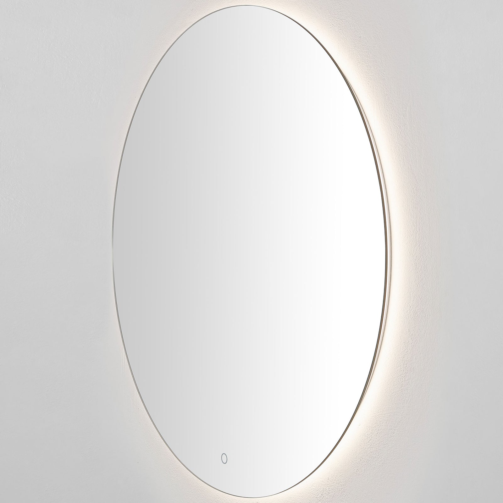 A low-profile round mirror blends a slender silver rim with gentle warm-white backlighting. || LMR1004A || side_on_studio