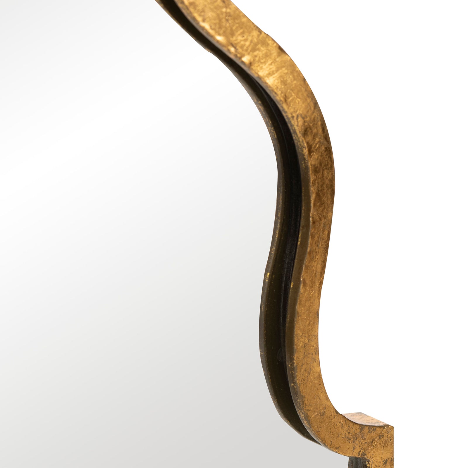 The gold-finished frame has a gently contoured edge that adds depth to the mirror. || MIR4094A || detail_studio