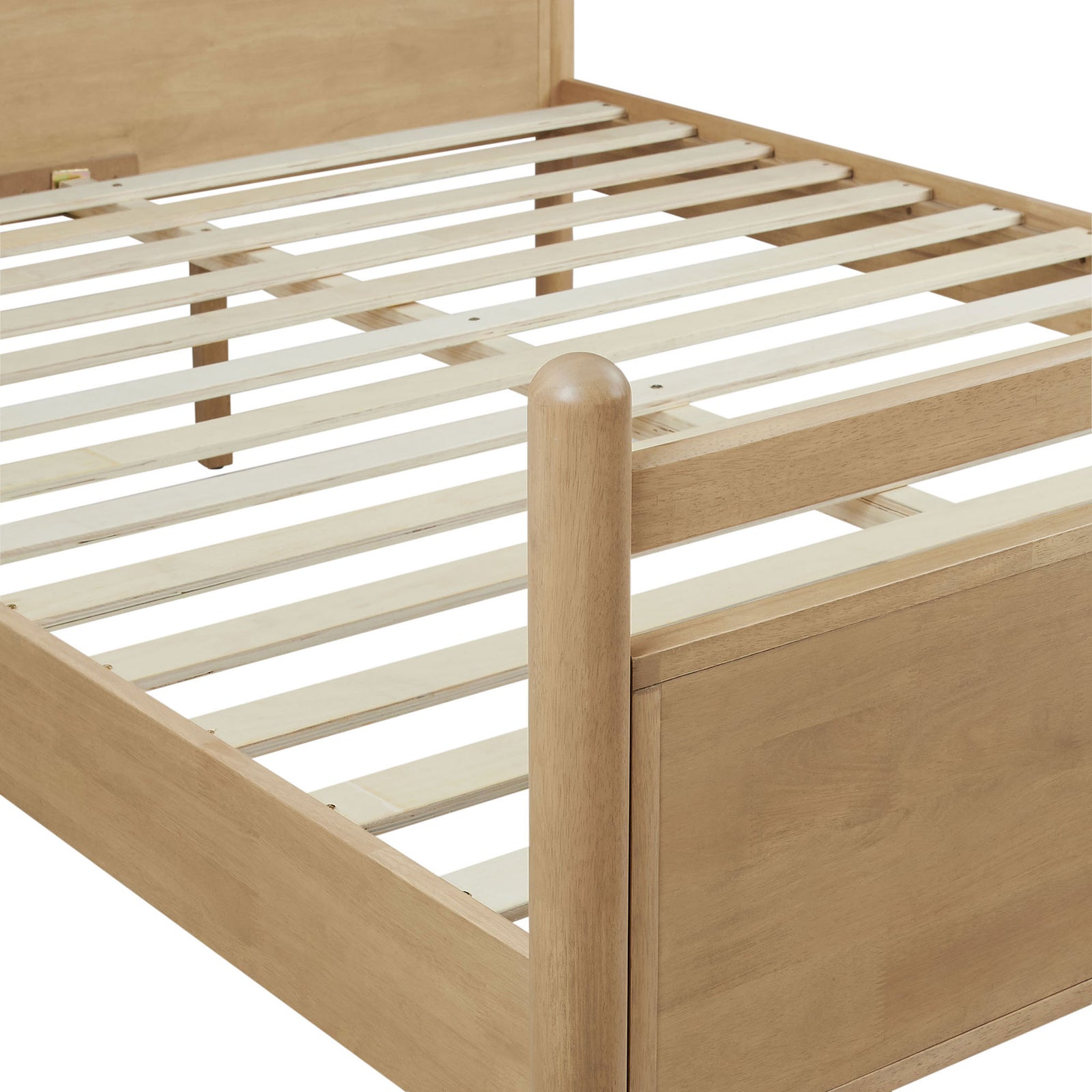 Durable wood slats and smoothly rounded post showcase quality craftsmanship || MOD-7313-LOA-HEI || detail_studio