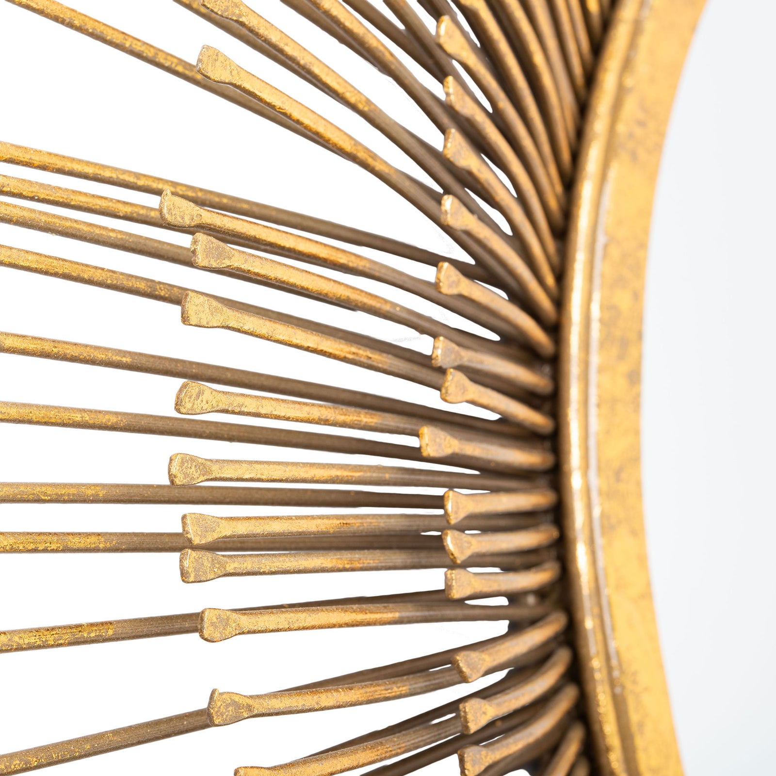 Slim gold-finished iron rays overlap around the mirror's rim for rich texture. || MRR3012A || detail_studio