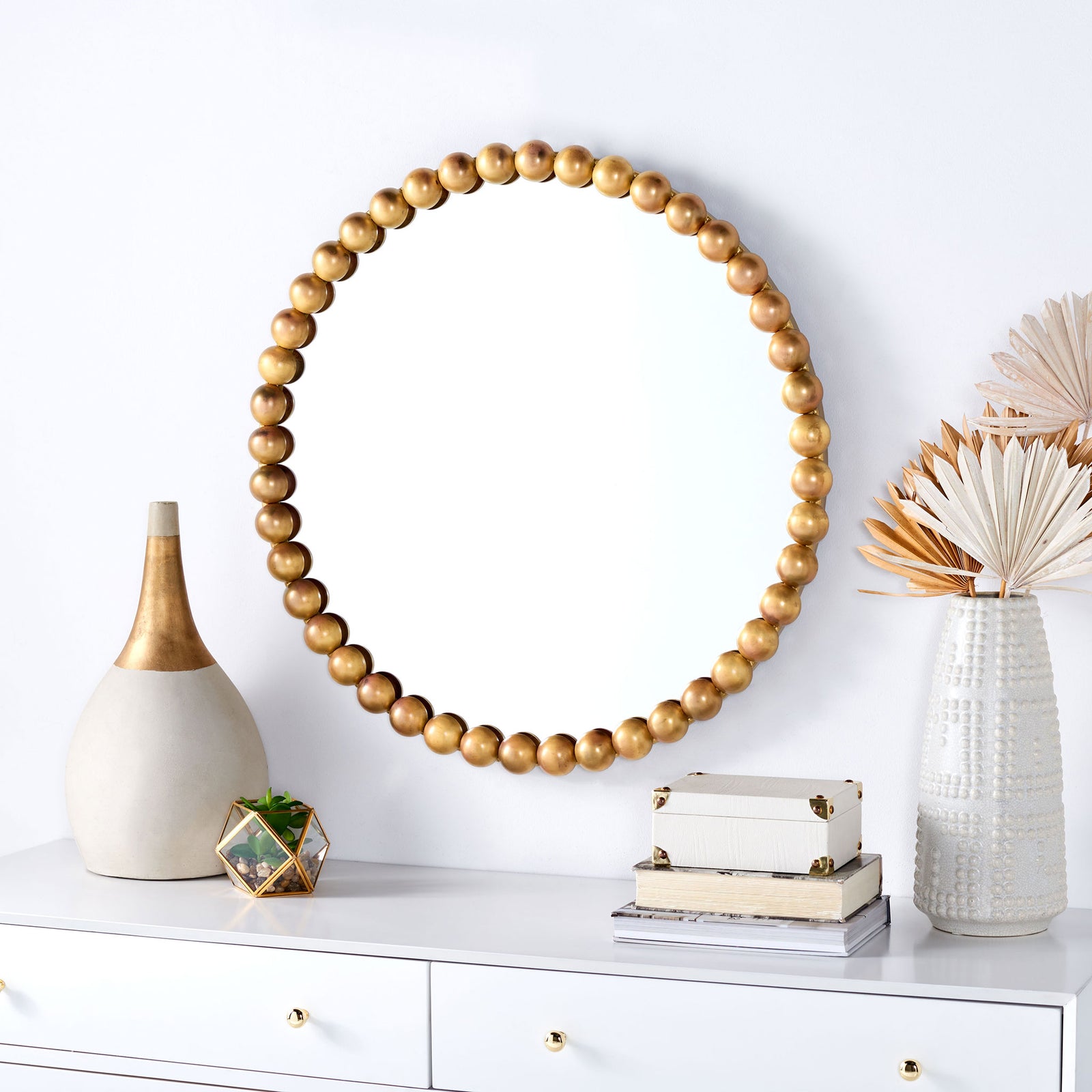 A brass-finished beaded rim adds warmth and dimension to this round wall mirror || MRR3054A || front_room