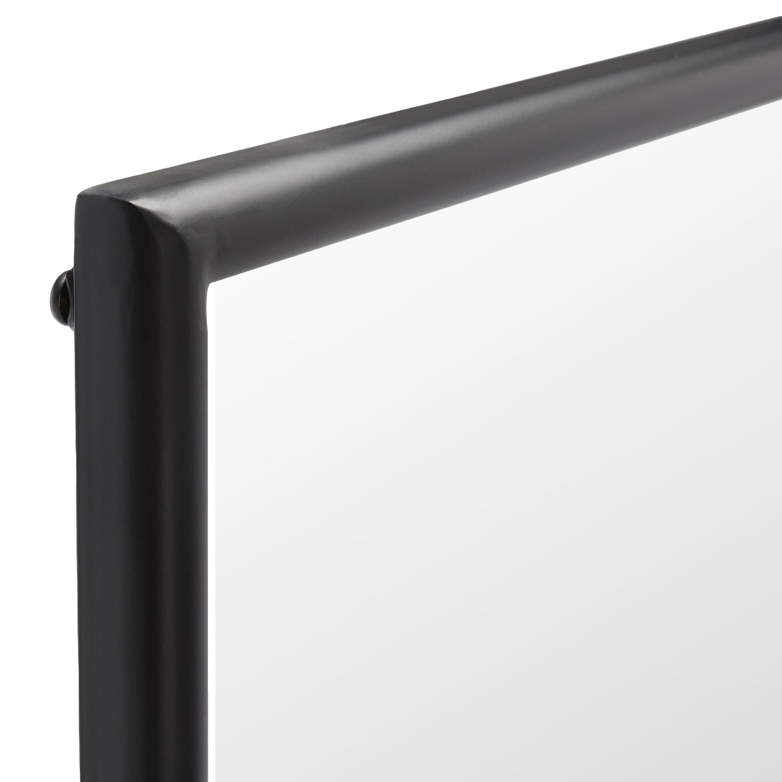 Smooth black iron frame with a softly rounded corner and slim profile || MRR8005A || detail_studio