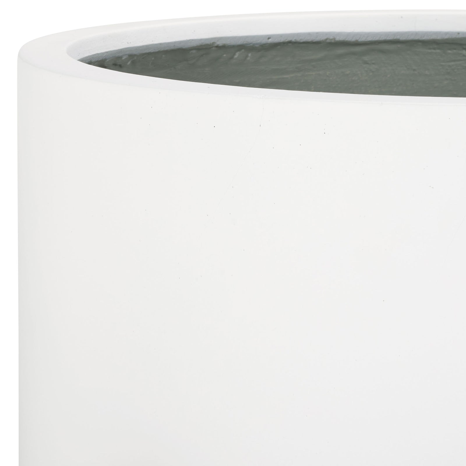 A thick white rim and smooth surface accent the generous planting basin. || PAT1515C || detail_studio