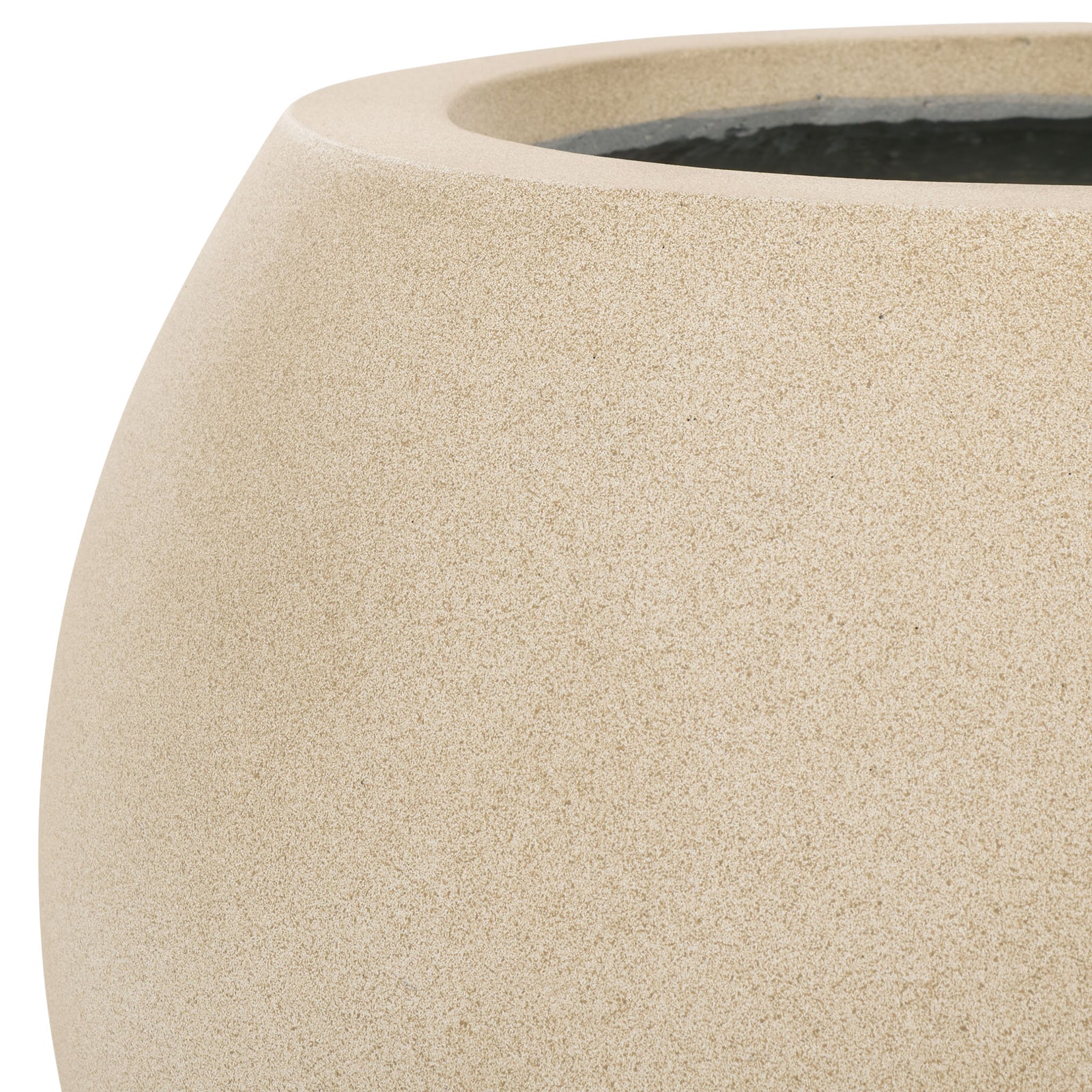A softly textured beige rim wraps around the planter's deep, dark planting opening. || PAT1518B || detail_studio